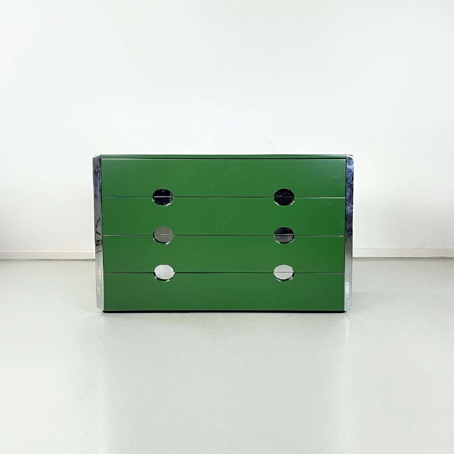 Italian modern MB3 chest of drawers by Luigi Caccia Dominioni for Azucena, 1970s
Rectangular chest of drawers mod. MB3. The structure is in green lacquered wood with a matte finish, on the sides there is a chromed metal bar of the same height as the