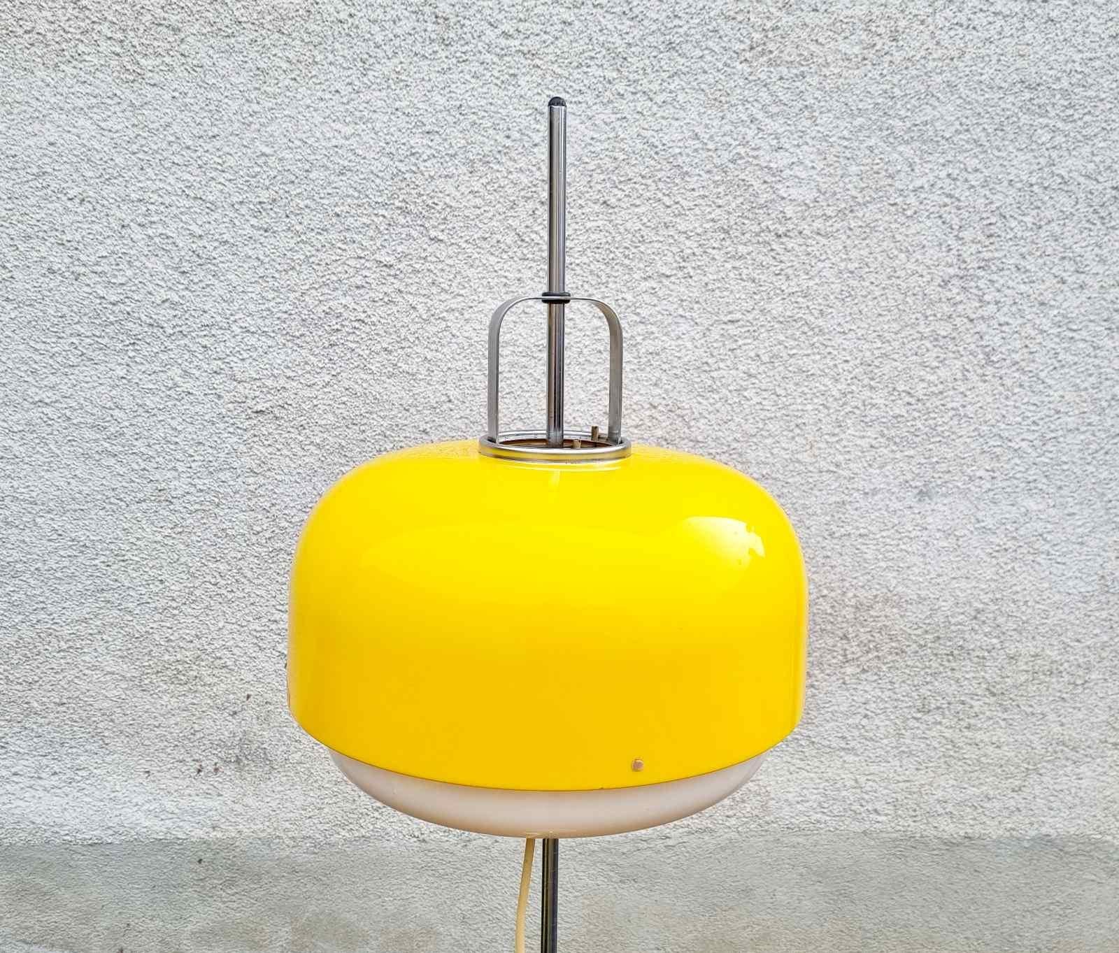 Italian Modern Medusa Floor Lamp, Design Luigi Massoni for Guzzini, Italy 70s For Sale 4