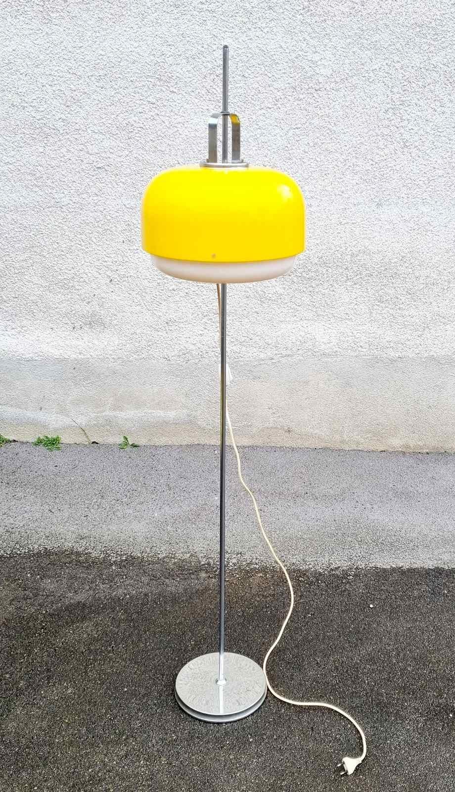 Italian Modern Medusa Floor Lamp, Design Luigi Massoni for Guzzini, Italy 70s For Sale 7