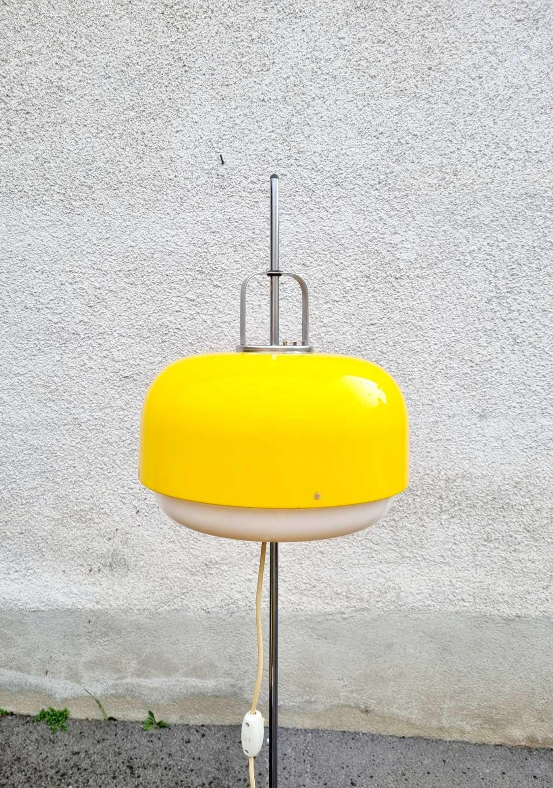 Rare yellow floor lamp Medusa, designed by Luigi Massoni for Guzzini

in perfect vintage conditions