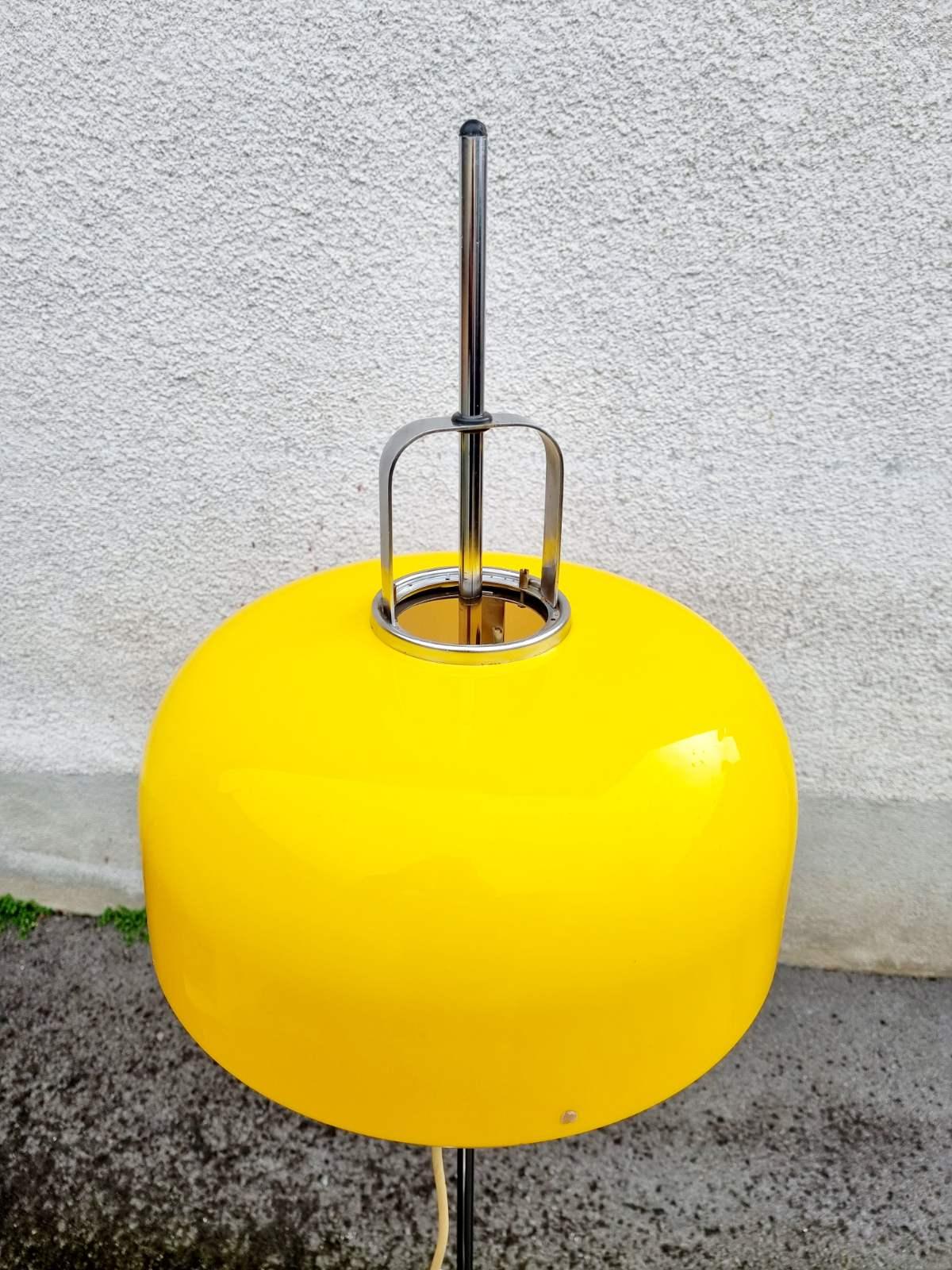 Italian Modern Medusa Floor Lamp, Design Luigi Massoni for Guzzini, Italy 70s For Sale 1