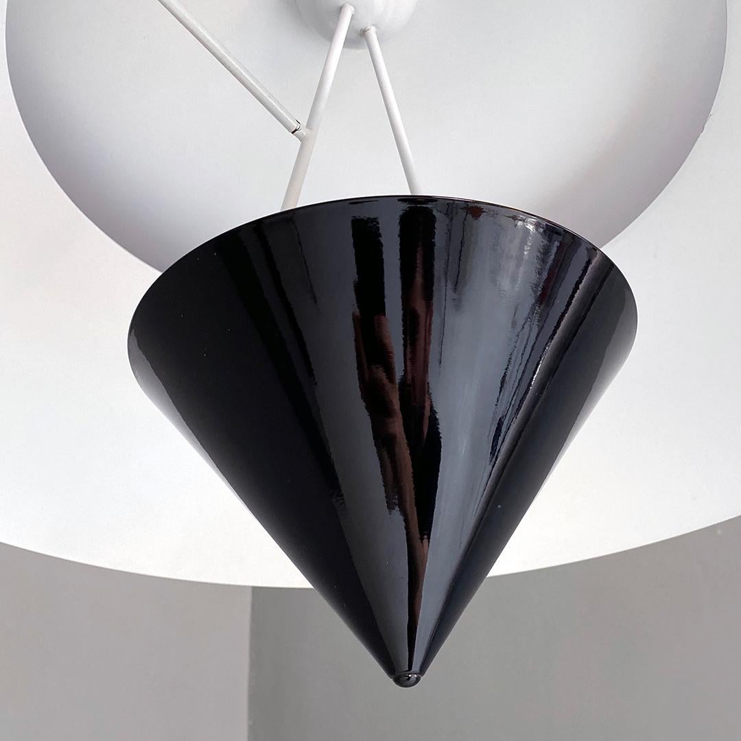 Modern Italian modern metal Akaari chandelier by Vico Magistretti for Oluce, 1985 For Sale