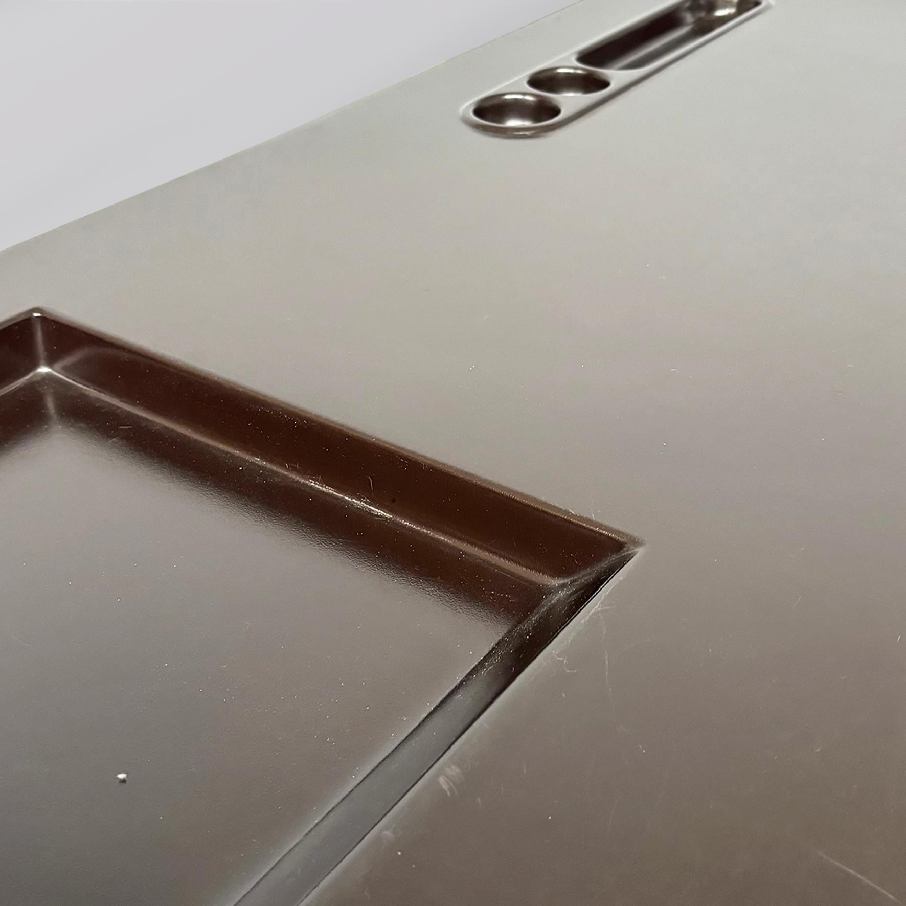 Escritorio moderno italiano de metal y plástico marrón oscuro para 2 INN, años 70 en venta 4