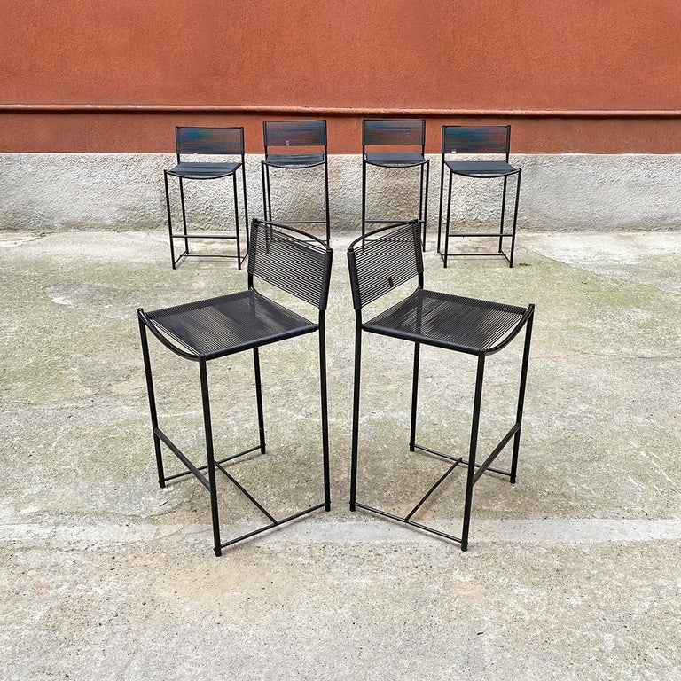 Italian modern set of six black metal and black plastic high stool by Giandomenico Belotti for Alias, 1979.
Set of six high stools from the Spaghetti series, with structure in black metal rod and seat and backrest woven in black scooby.
Drawing by