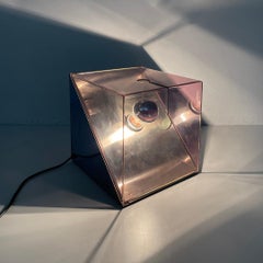 Lampada da tavolo moderna italiana in metallo e plexiglass viola di Iter Elettronica, anni '70