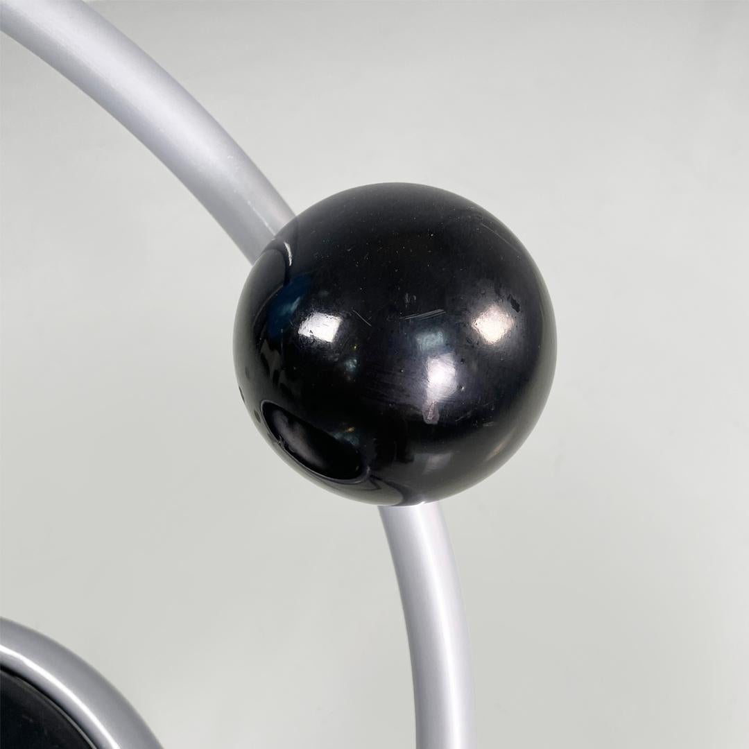 Chaise moderne italienne en métal et en bois First by Michele de Lucchi for Memphis, 1983 en vente 11