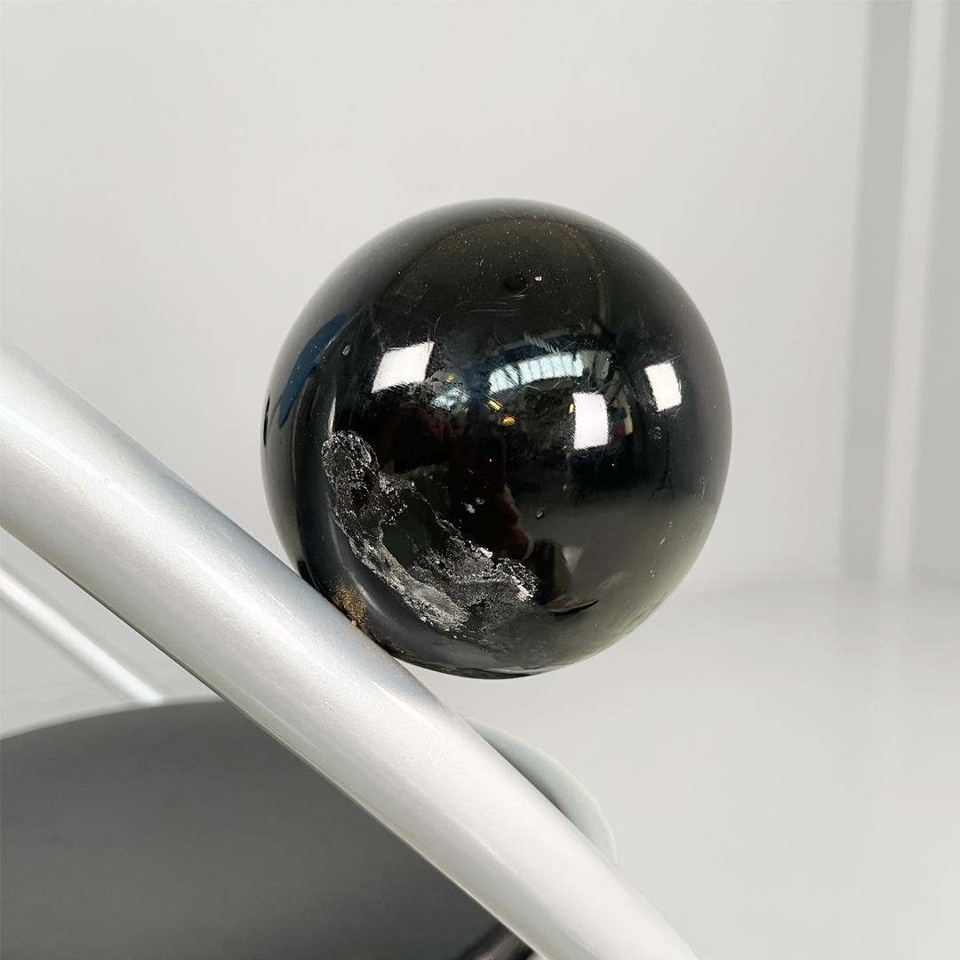 Chaise moderne italienne en métal et en bois First by Michele de Lucchi for Memphis, 1983 en vente 13