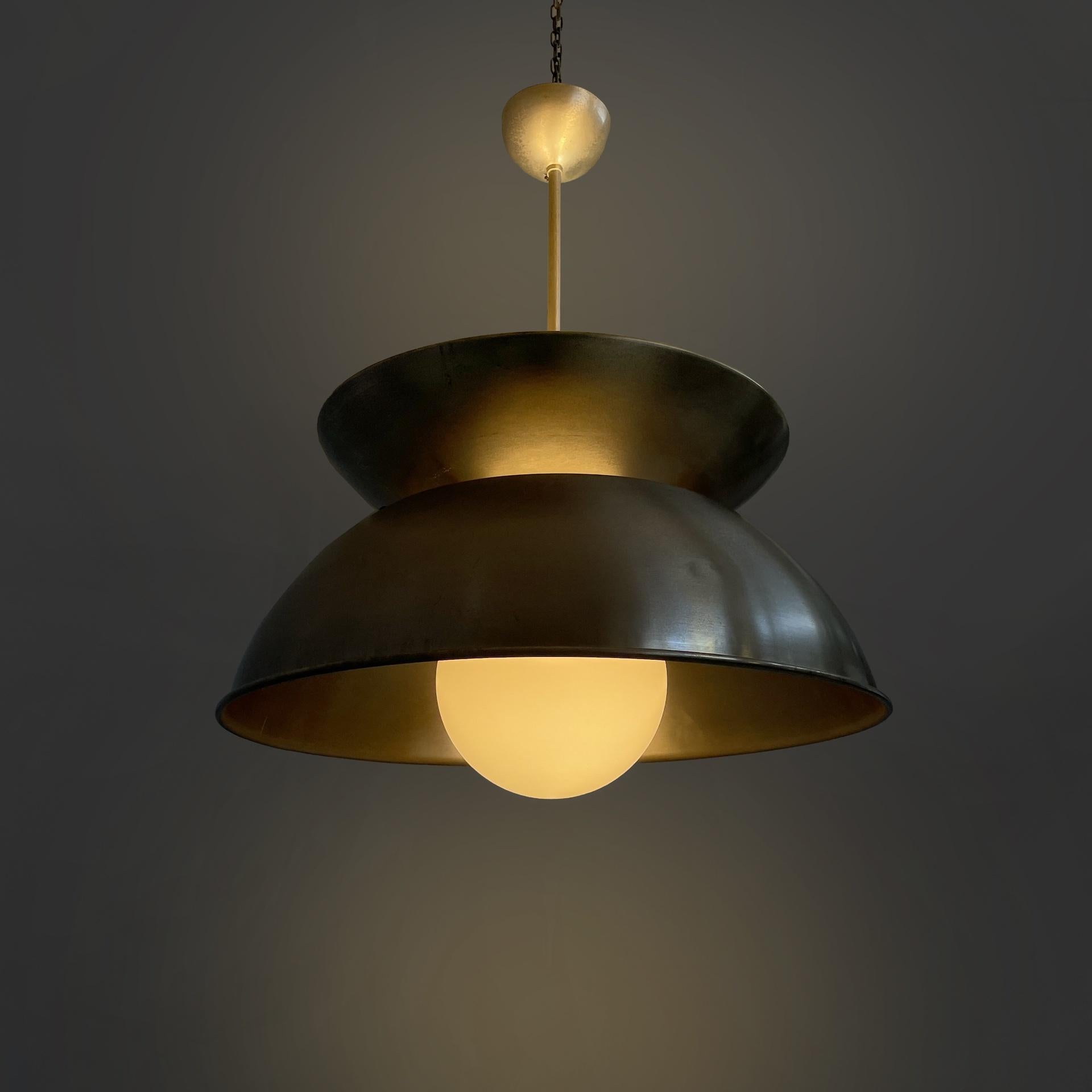 Moderno Lampadario moderno italiano in metallo Cetra di Vico Magistretti per Artemide, anni '70 in vendita