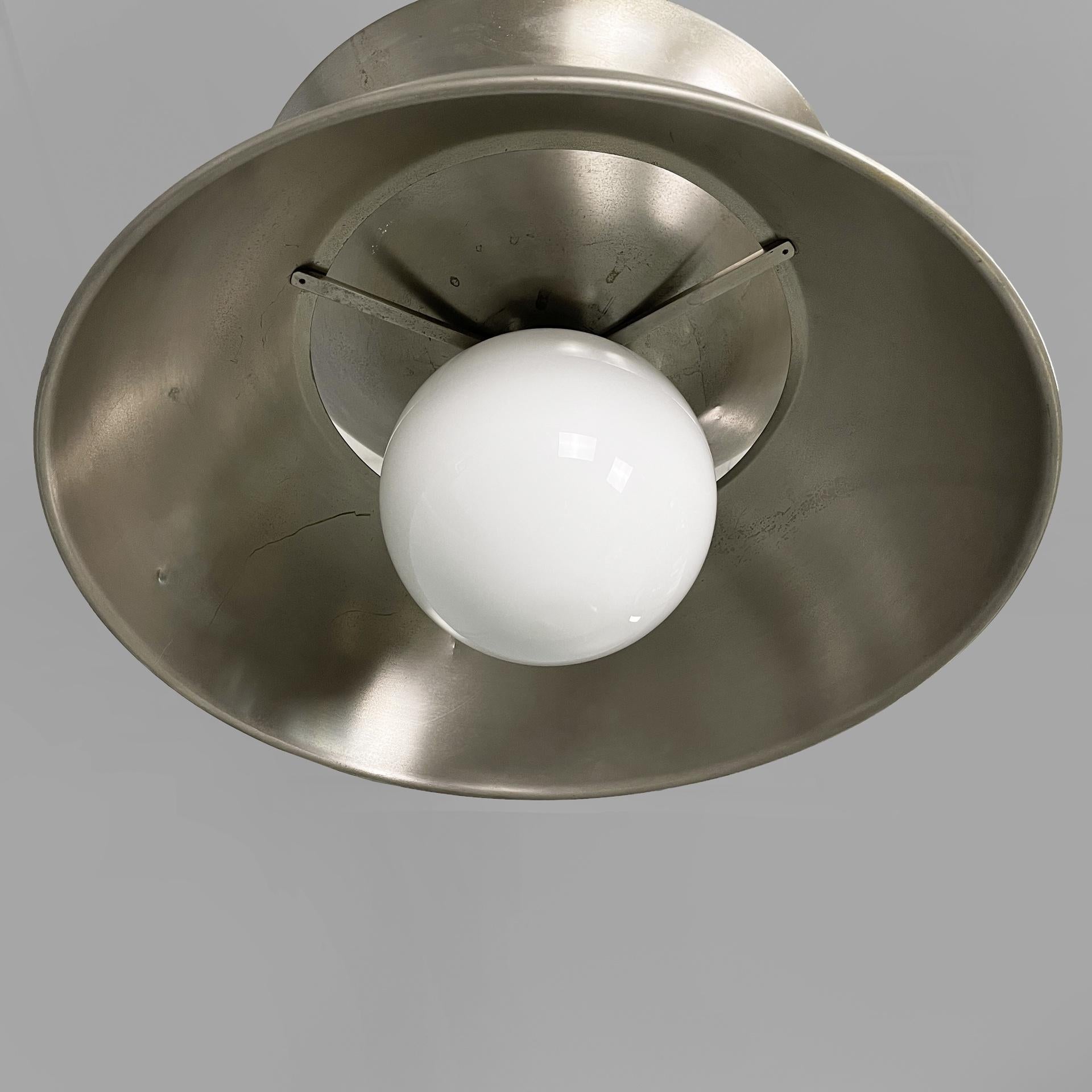 Fine XX secolo Lampadario moderno italiano in metallo Cetra di Vico Magistretti per Artemide, anni '70 in vendita