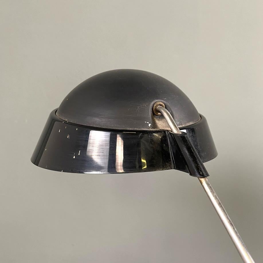 Italian modern metal rod black diffuser and beige plastic base table lamp, 1980s in vendita 1