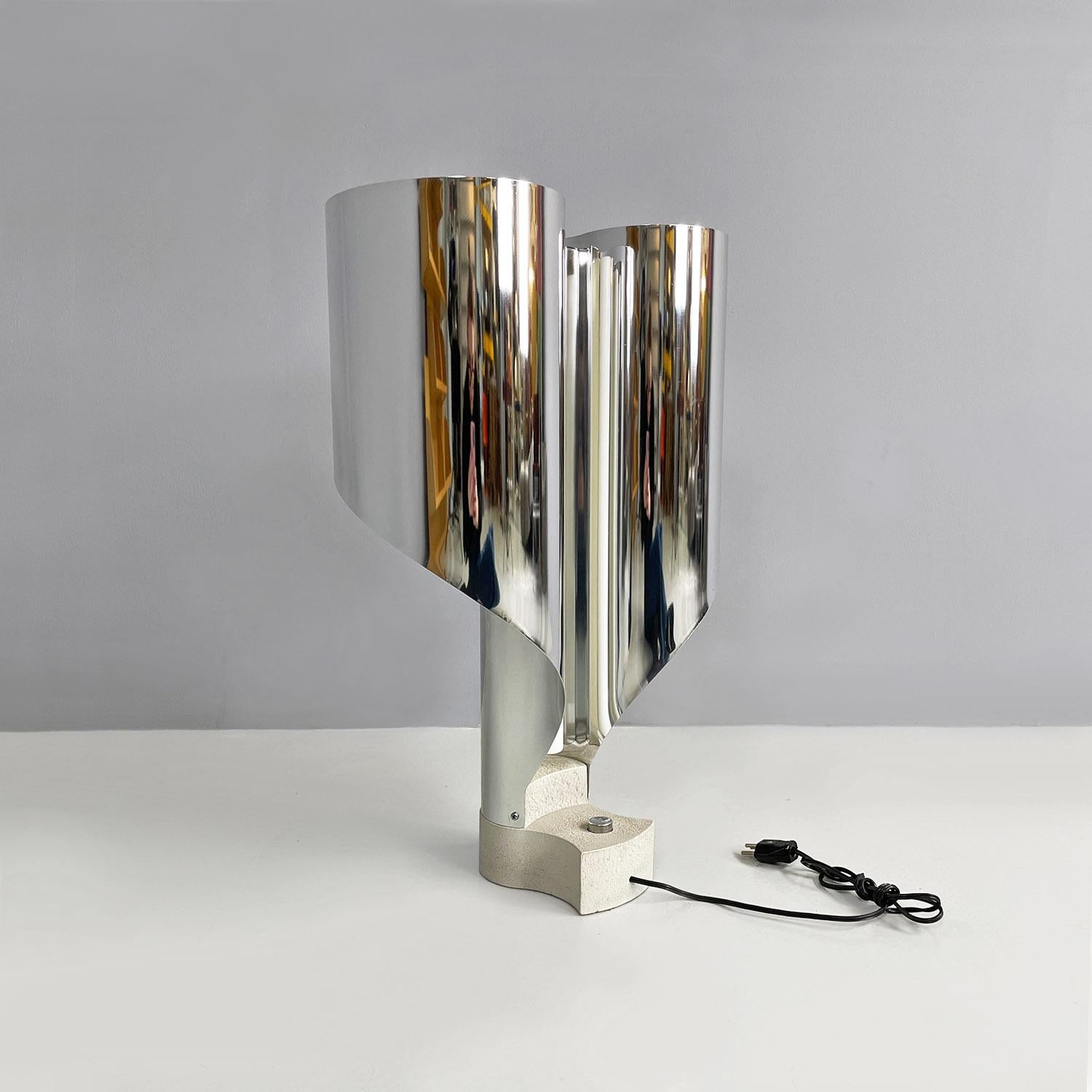 Modern Italian modern metal Spinnaker table lamp, Corsini & Wiskemann for Stilnovo 1970 For Sale