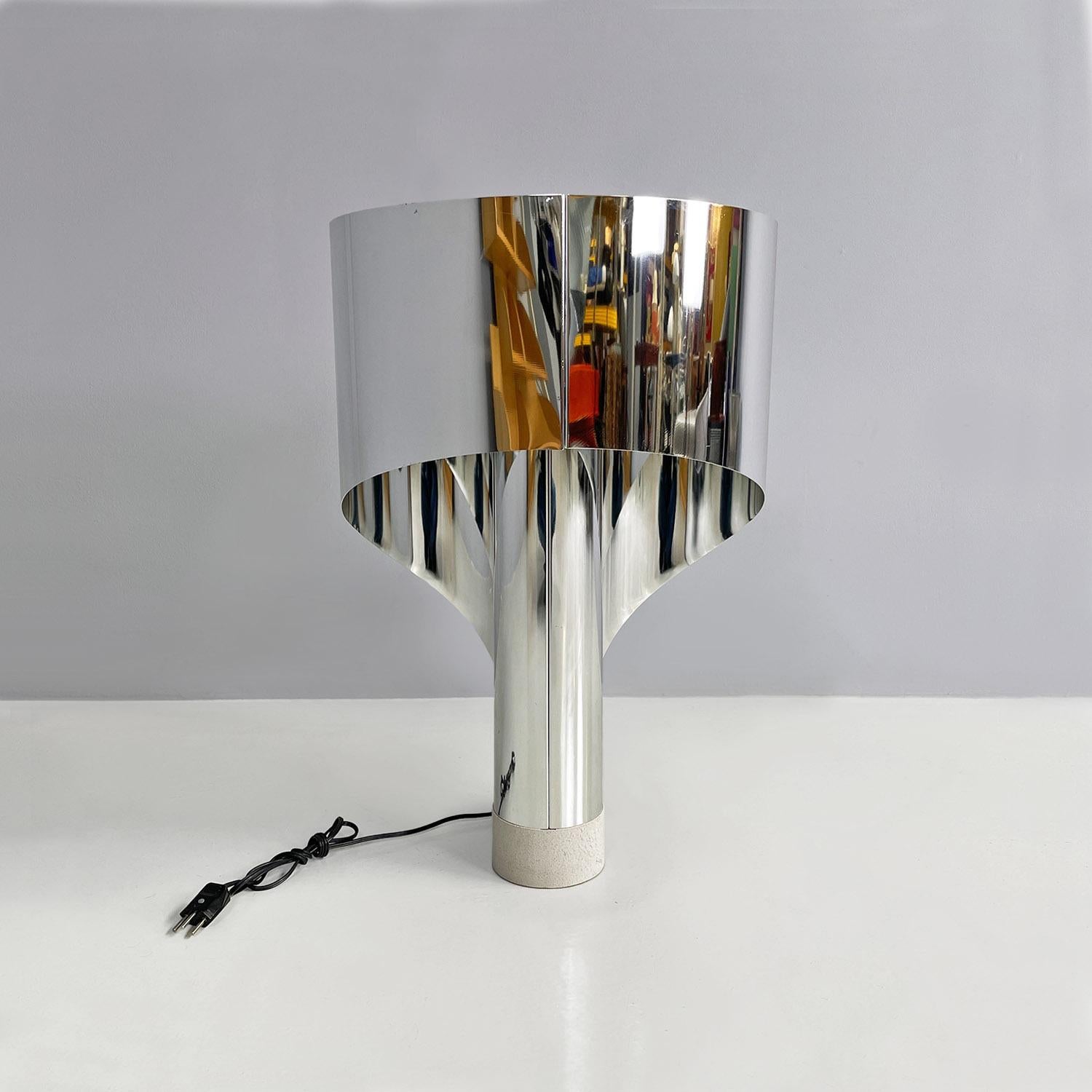 Metal Italian modern metal Spinnaker table lamp, Corsini & Wiskemann for Stilnovo 1970 For Sale