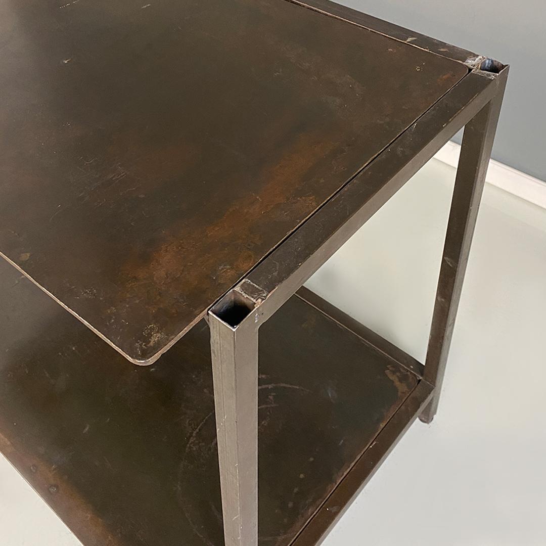 Italian modern metal table or consolle with two tops, 1990s
Table or console with all-metal structure, with four square-section legs and tie rods that make the structure stronger and prevent the shelves from bending. The upper floor does not fit