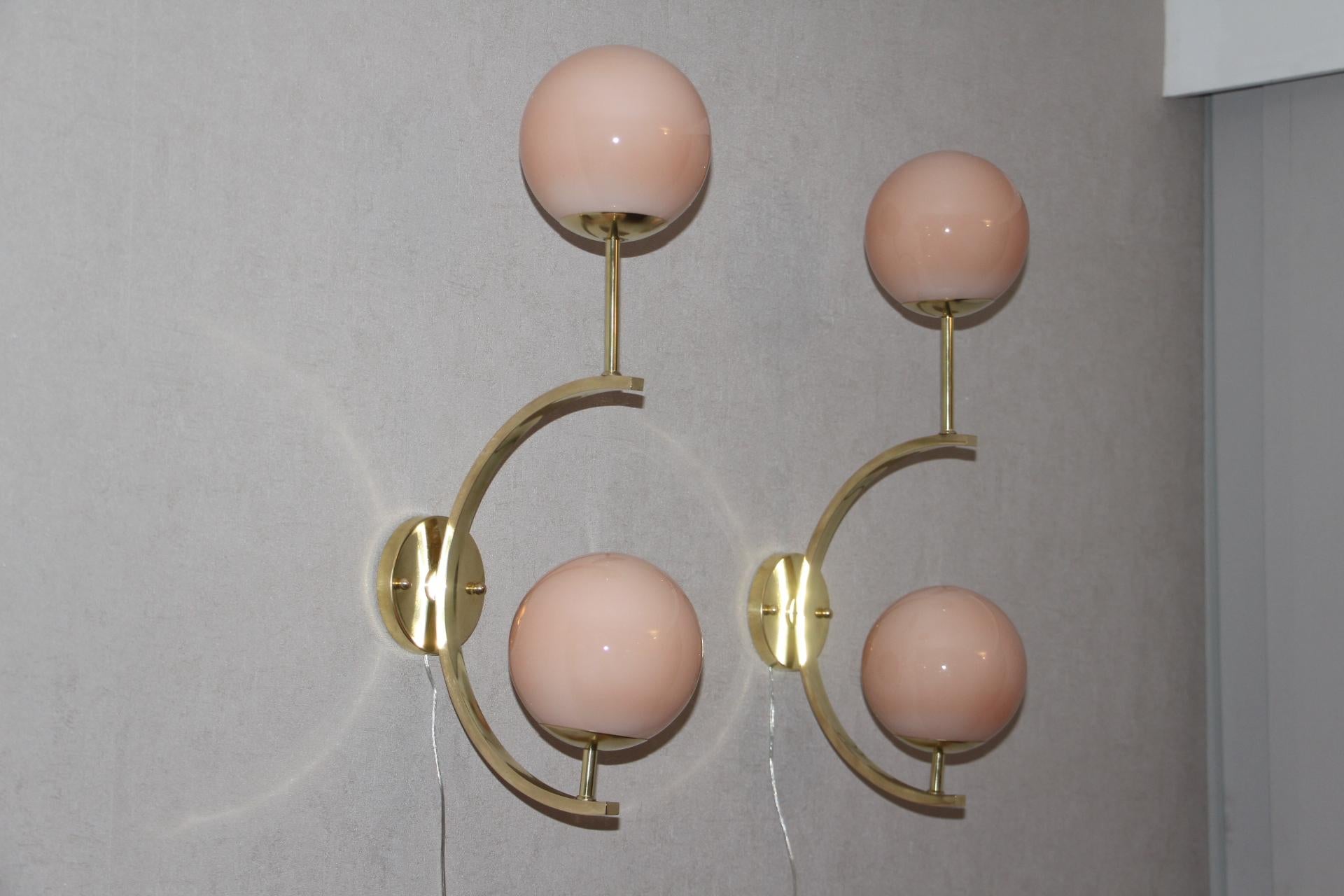 Italian Modern Midcentury Pair of Brass and Beige-Salmon Color Glass Sconces 3