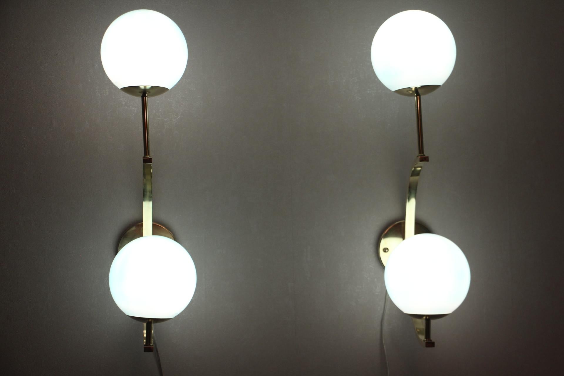 Modern Midcentury Pair of Brass and Turquoise Blue Glass Sconces, Wall Lights For Sale 3