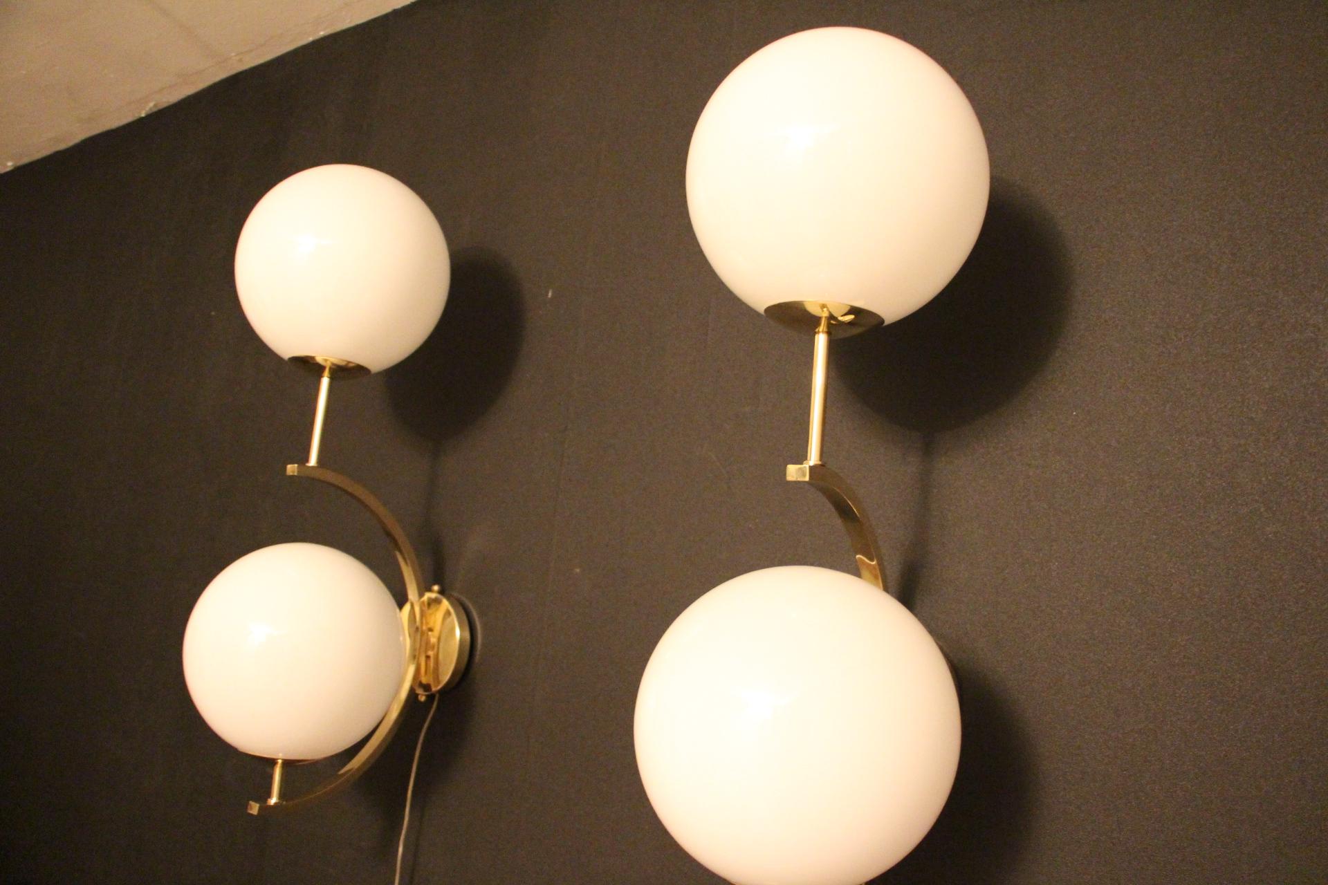 Italian Modern Midcentury Pair of Brass and White Glass Sconces, Wall Lights For Sale 4
