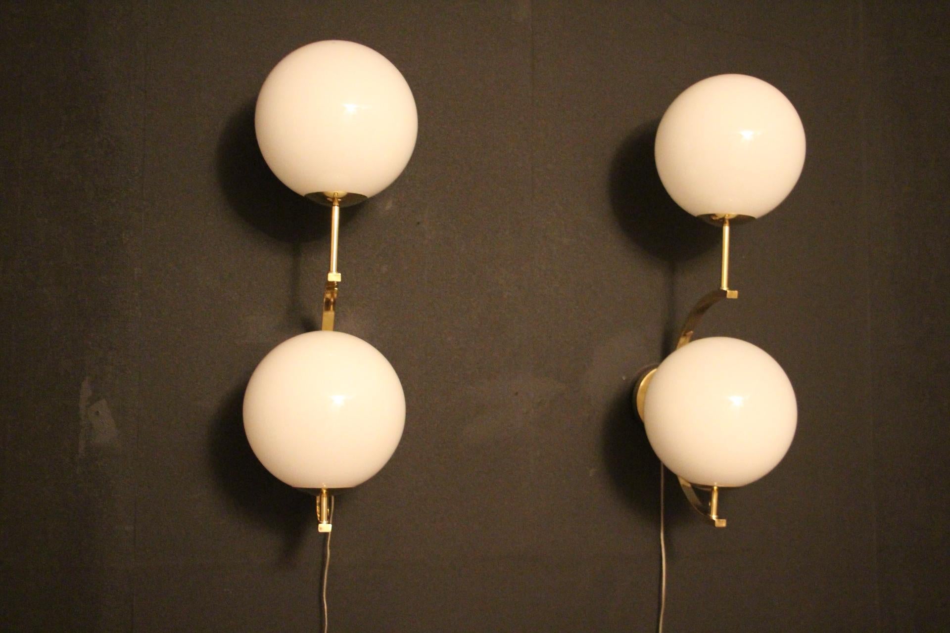 20th Century Italian Modern Midcentury Pair of Brass and White Glass Sconces, Wall Lights For Sale