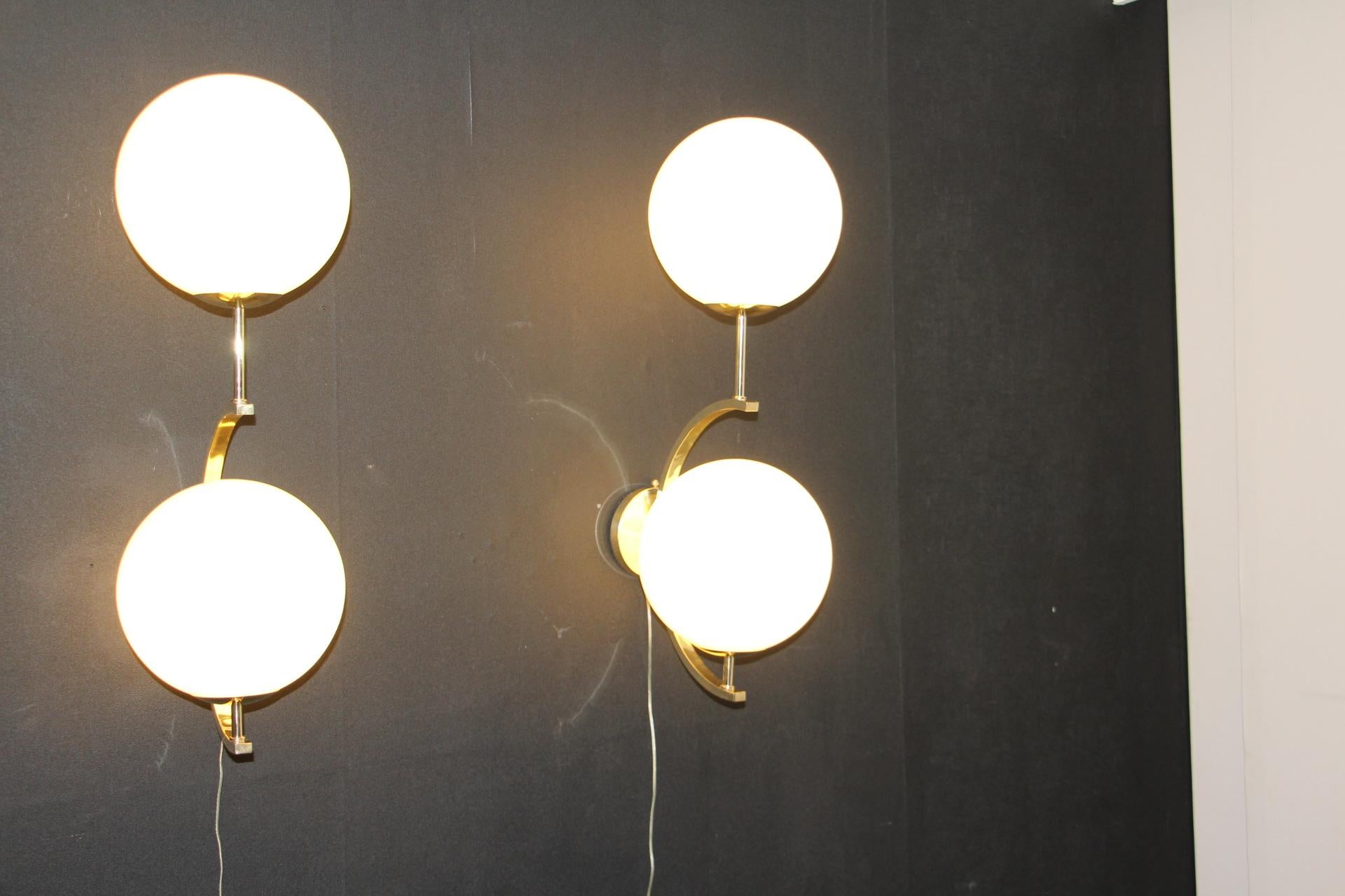 Italian Modern Midcentury Pair of Brass and White Glass Sconces, Wall Lights For Sale 2