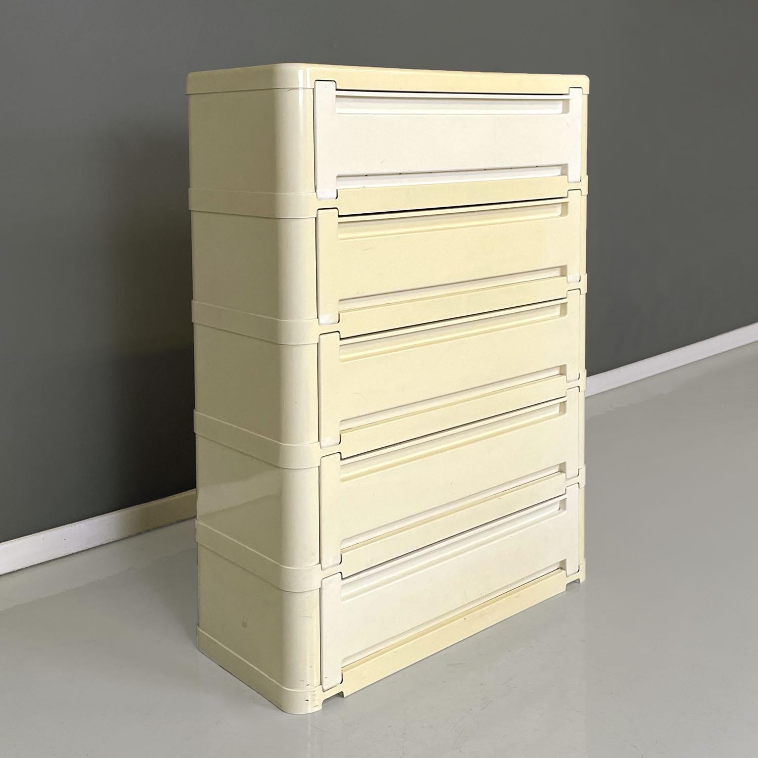 Italian modern modular chest of drawer 4964 by Olaf Von Bohr for Kartell, 1970s
Modular chest of drawers mod. 4964 with rectangular base with rounded corners, in white plastic. The shoe rack is made up of five modules and each module has a drawer