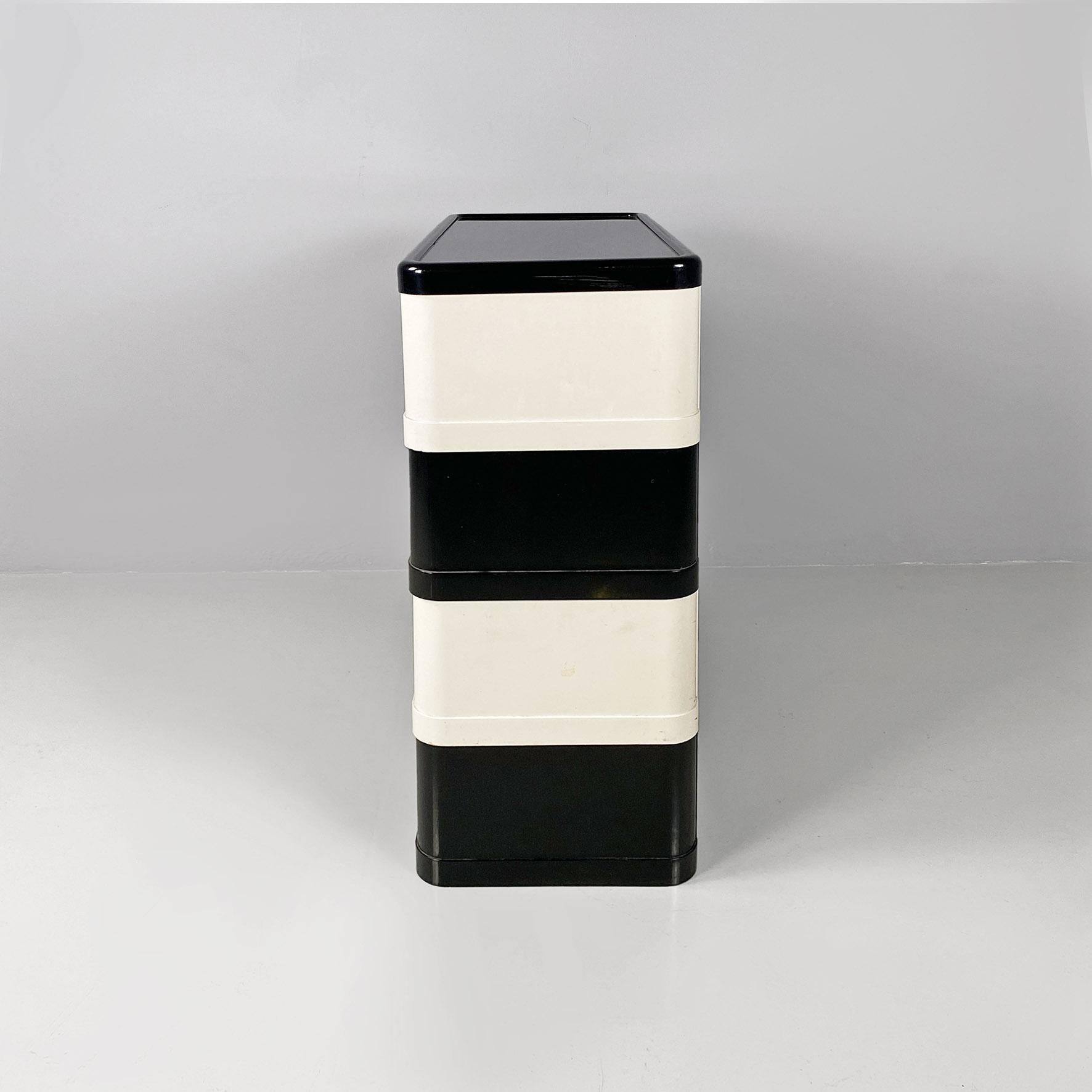 Late 20th Century Italian modern modular chest of drawer 4964 by Olaf Von Bohr for Kartell, 1970s