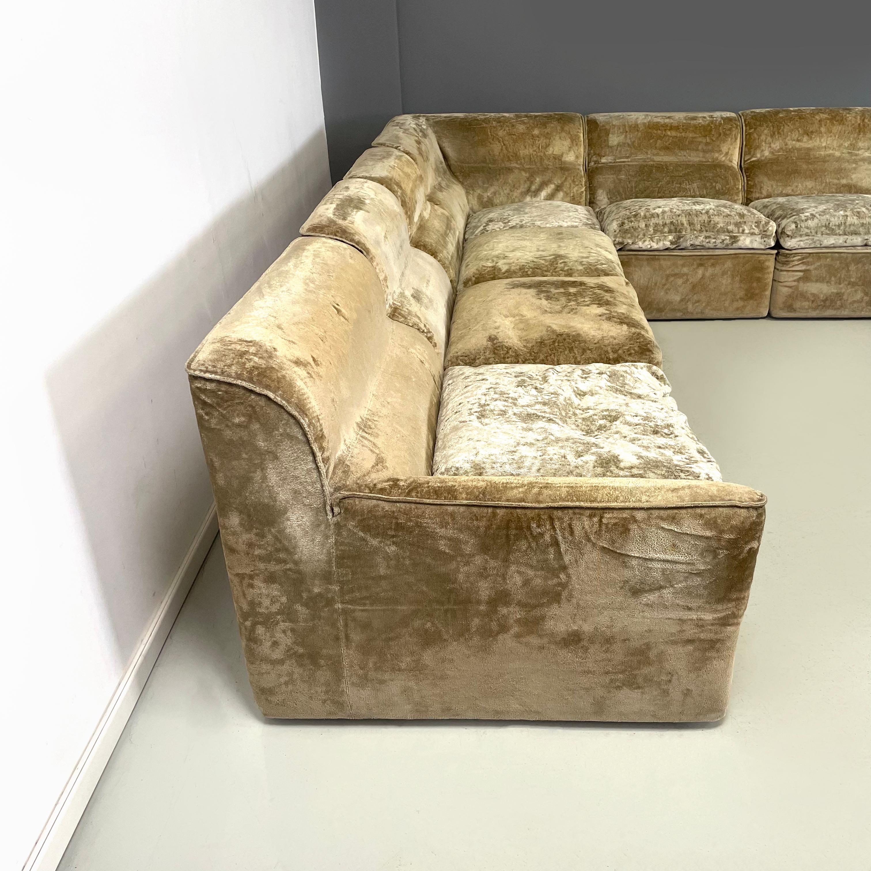 Italienische moderne modulare Ecke  Beigefarbenes Sofa Antelami von Takahama Simon Gavina, 1970 im Zustand „Relativ gut“ im Angebot in MIlano, IT