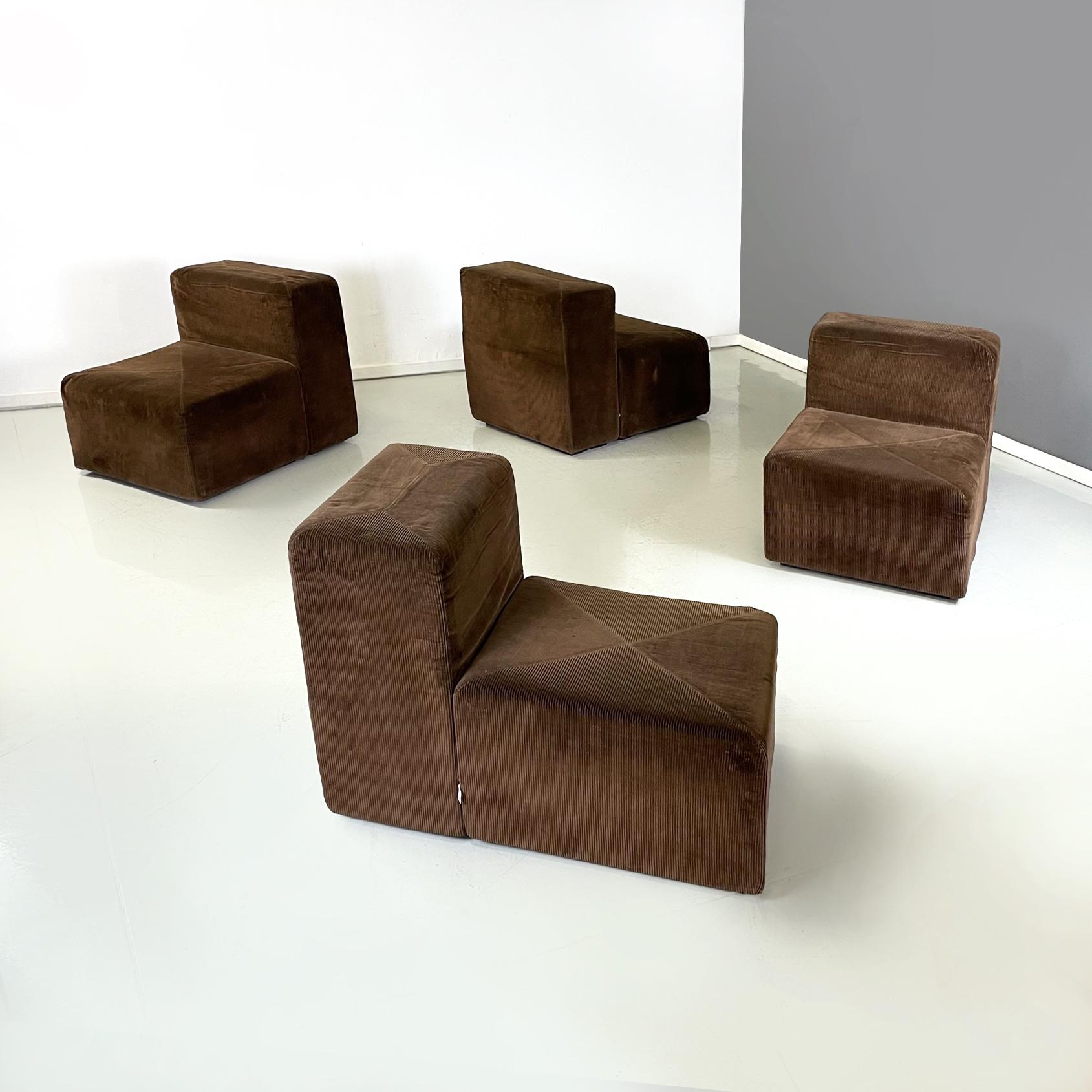 Italian modern Modular sofa Sistema 61 by Giancarlo Piretti for Anonima Castelli, 1970s
Modular sofa mod. Sistema 61 with squared seat and back, entirely padded and covered in brown corduroy velvet. Internal structure in black plastic. The 4 seats