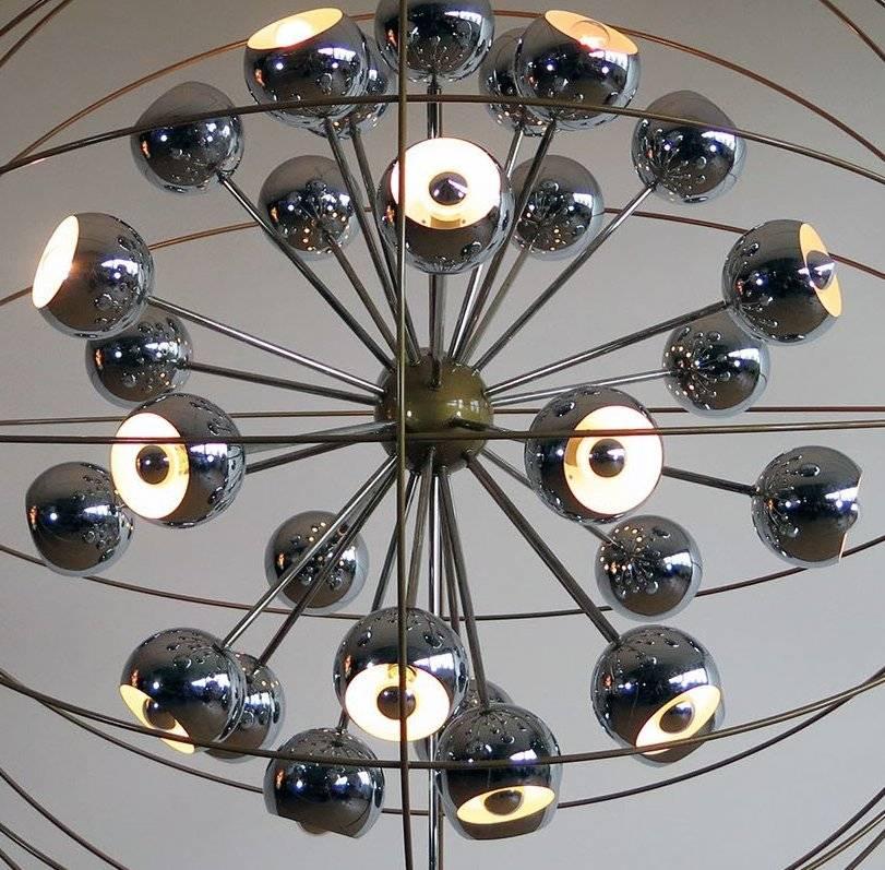 Lustre moderne italien à plusieurs lumières Spoutnik avec lampes Reggiani chromées, 1970 en vente 1