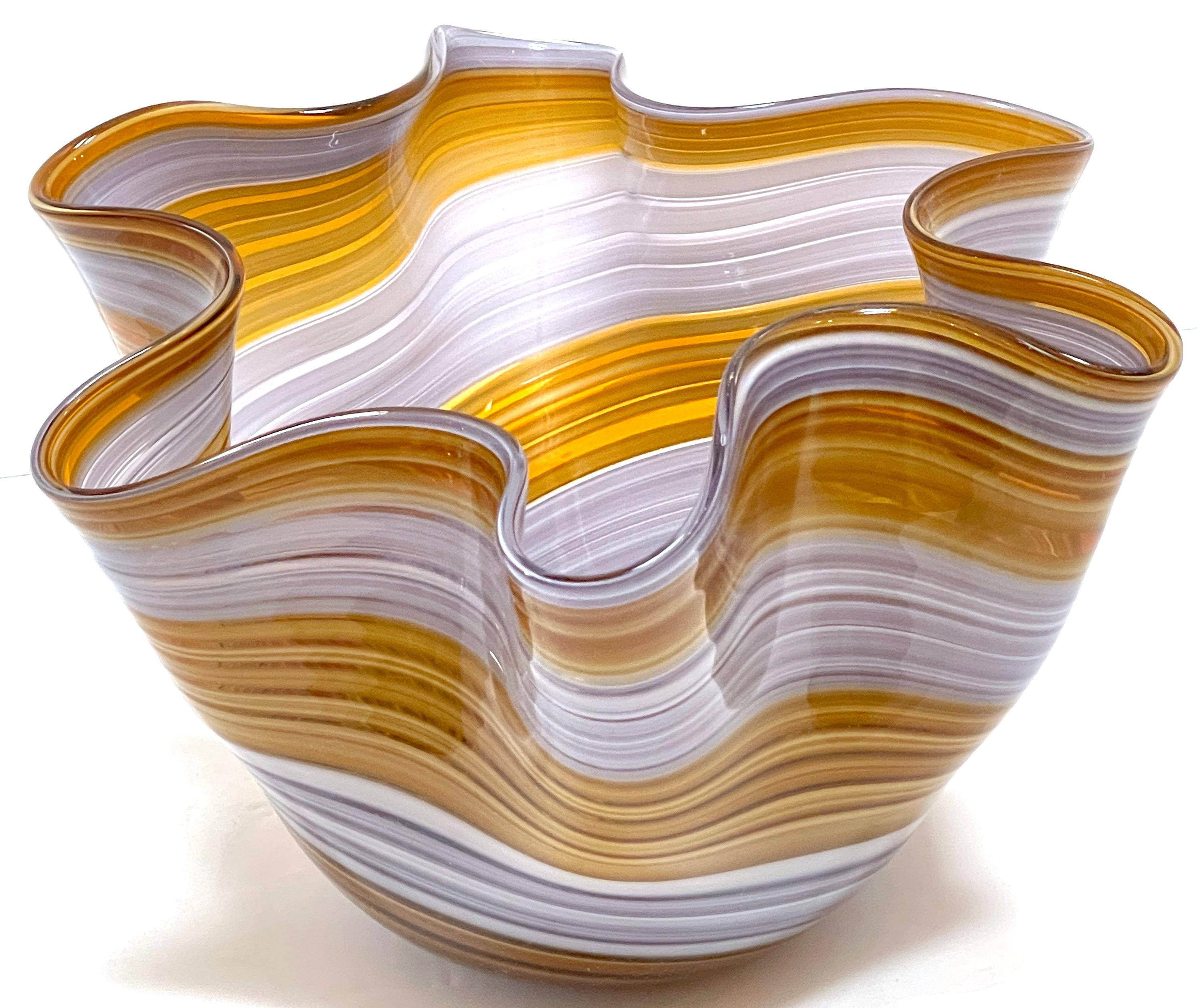 Italienische Modern Murano Glas 'Taschentuch' Schale in Erdtönen im Zustand „Gut“ im Angebot in West Palm Beach, FL