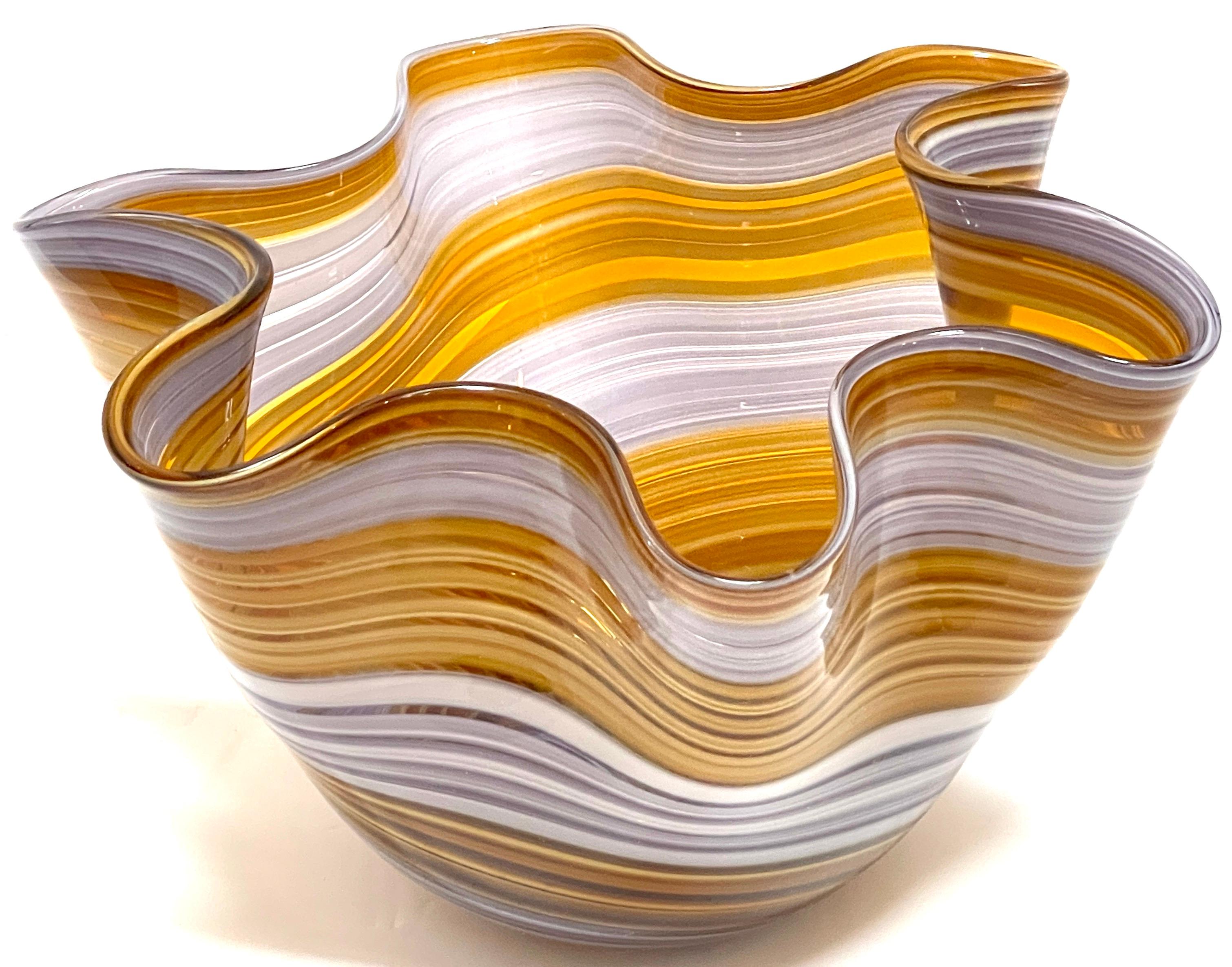 Italienische Modern Murano Glas 'Taschentuch' Schale in Erdtönen (20. Jahrhundert) im Angebot