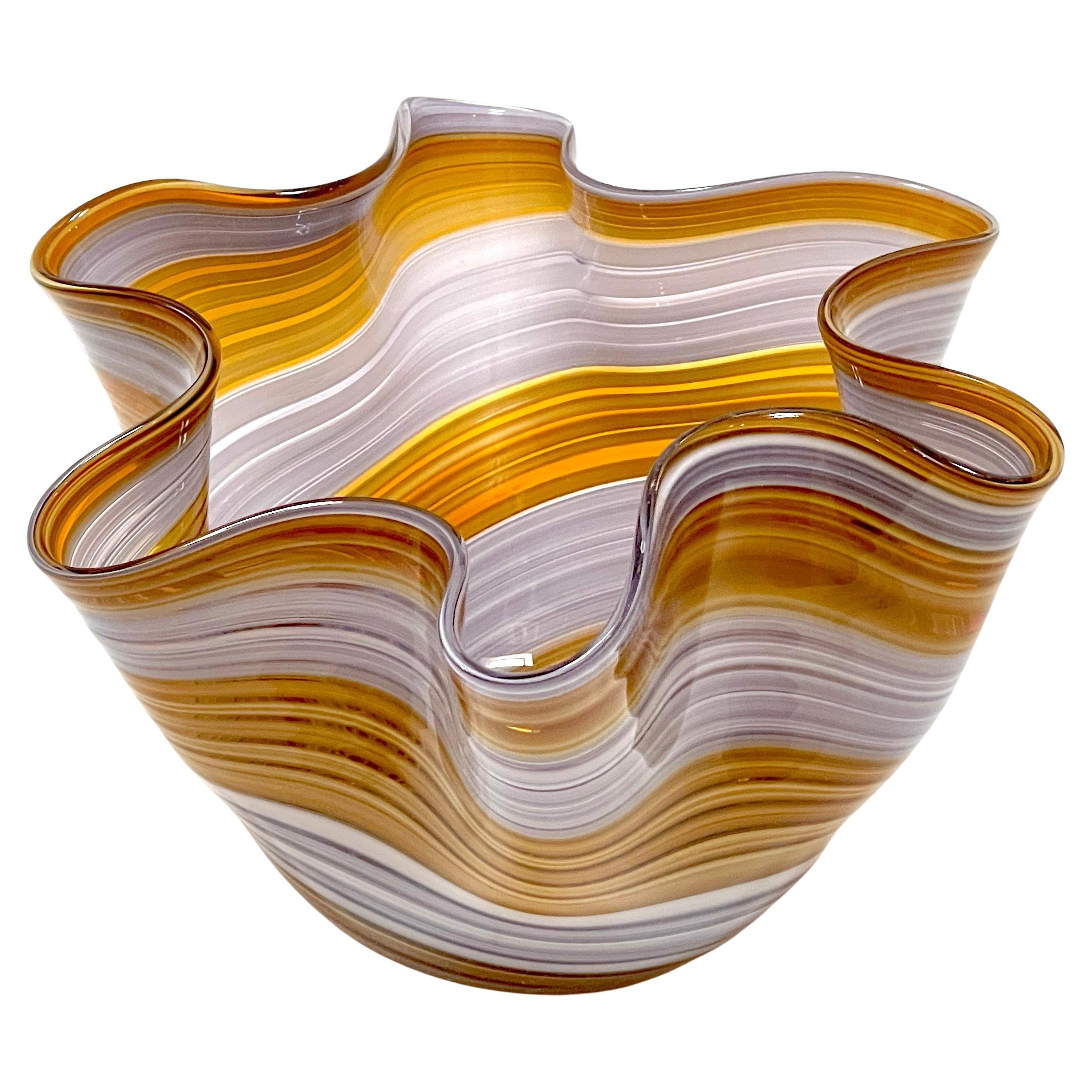Italienische Modern Murano Glas 'Taschentuch' Schale in Erdtönen im Angebot