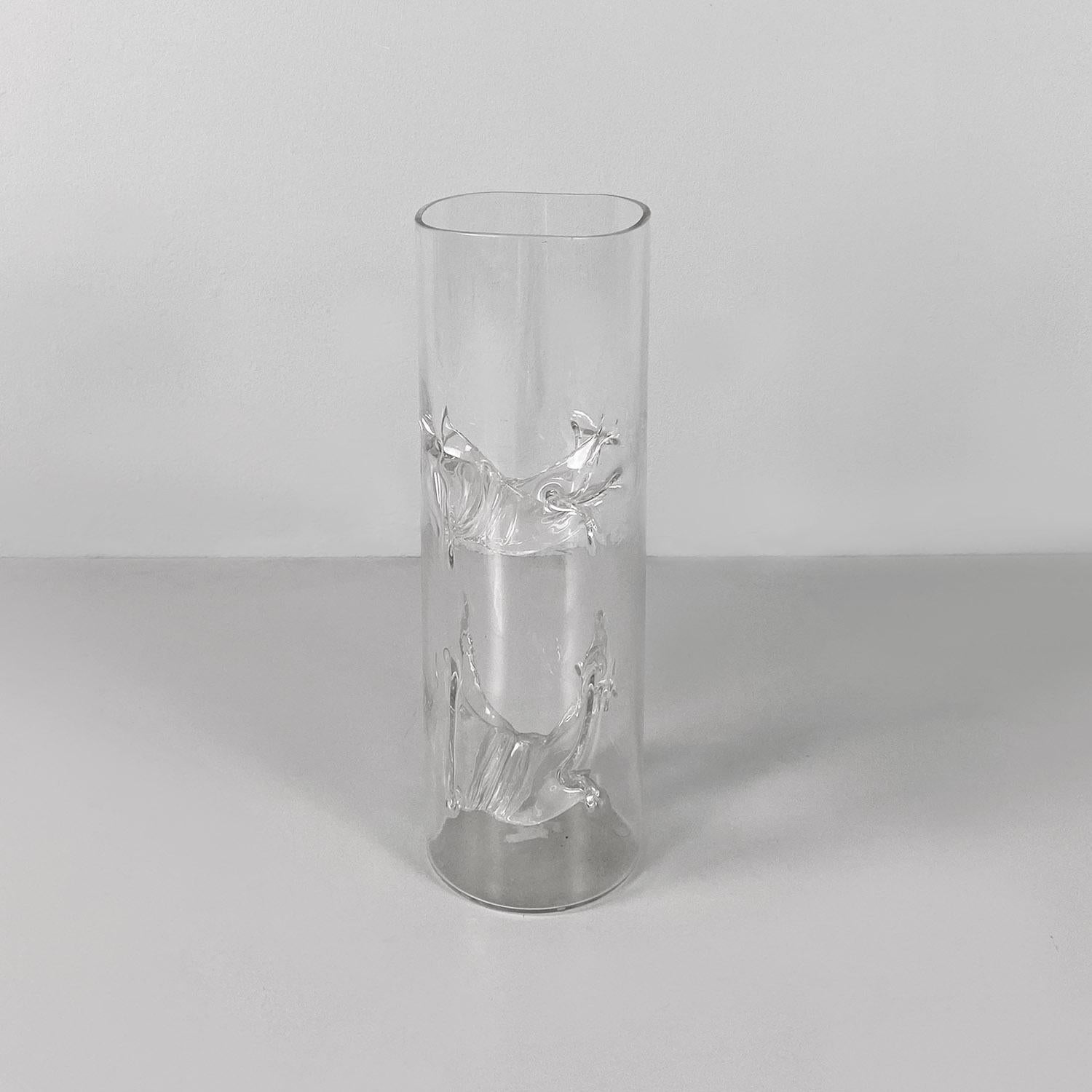 Italian modern Murano glass Membrana vase by Toni Zuccheri for VeArt, 1970s.
Membrana model vase, in transparent Murano crystal with a wavy profile and with a series of organically shaped bands and decorations, also in crystal, inside the