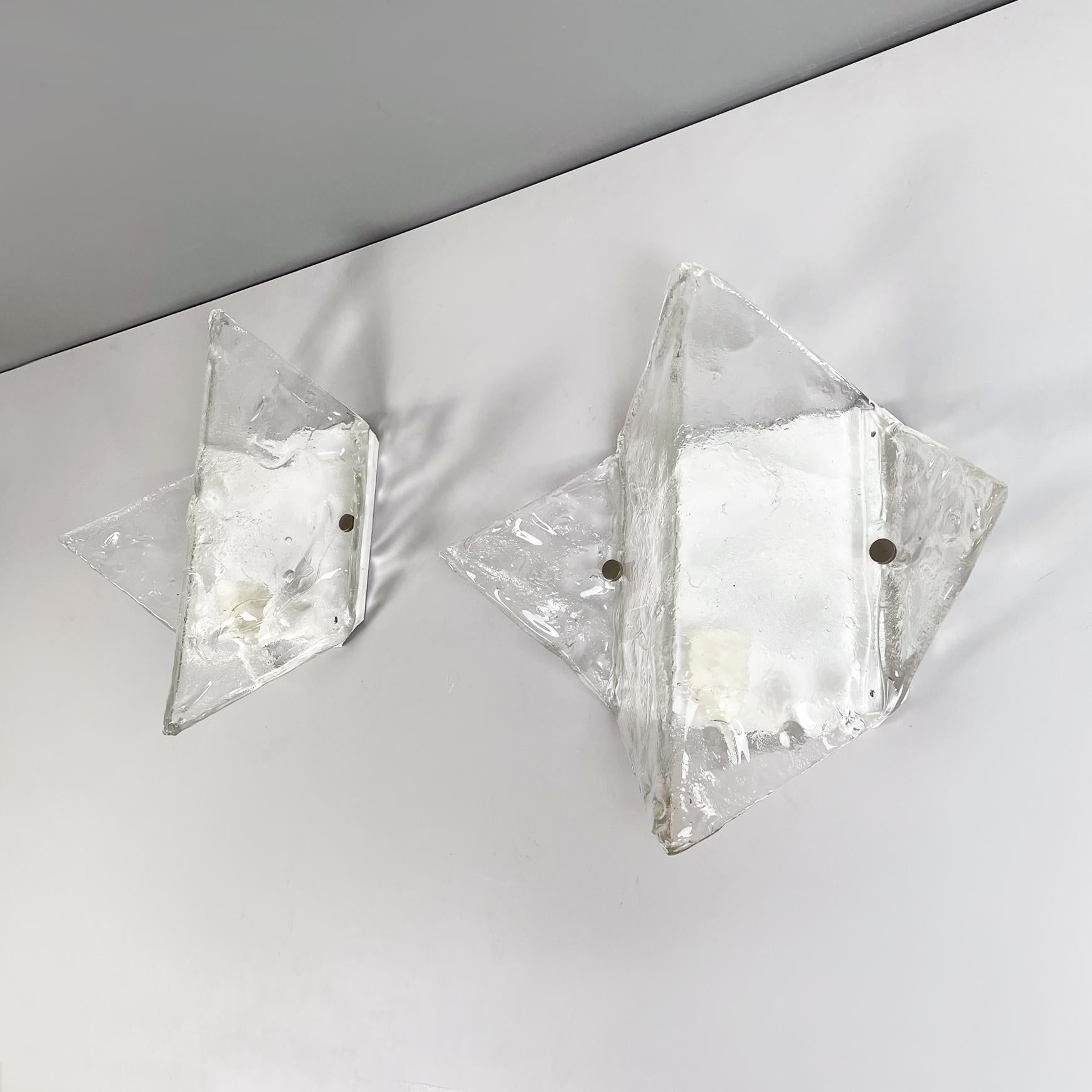 Italian modern Murano glass and white metal wall lamps by Carlo Nason for Mazzega, 1970s
Pair of wall lamps with squared diffuser in finely crafted Murano glass. The square structure is in white painted metal. On the front it has round metal