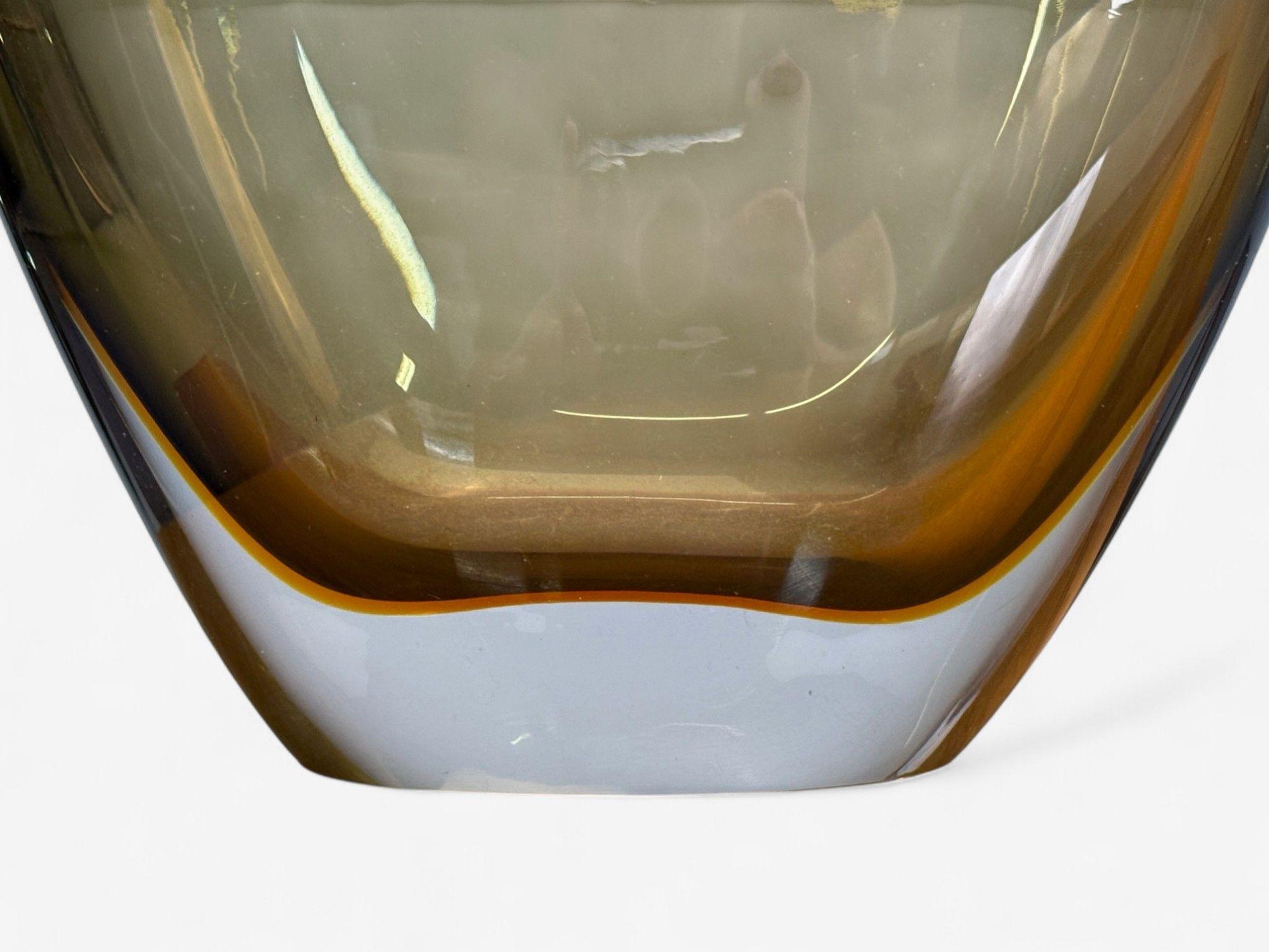 Moderno italiano, cristal de Murano, jarrón de sobremesa, Italia, años 60 Vidrio en venta
