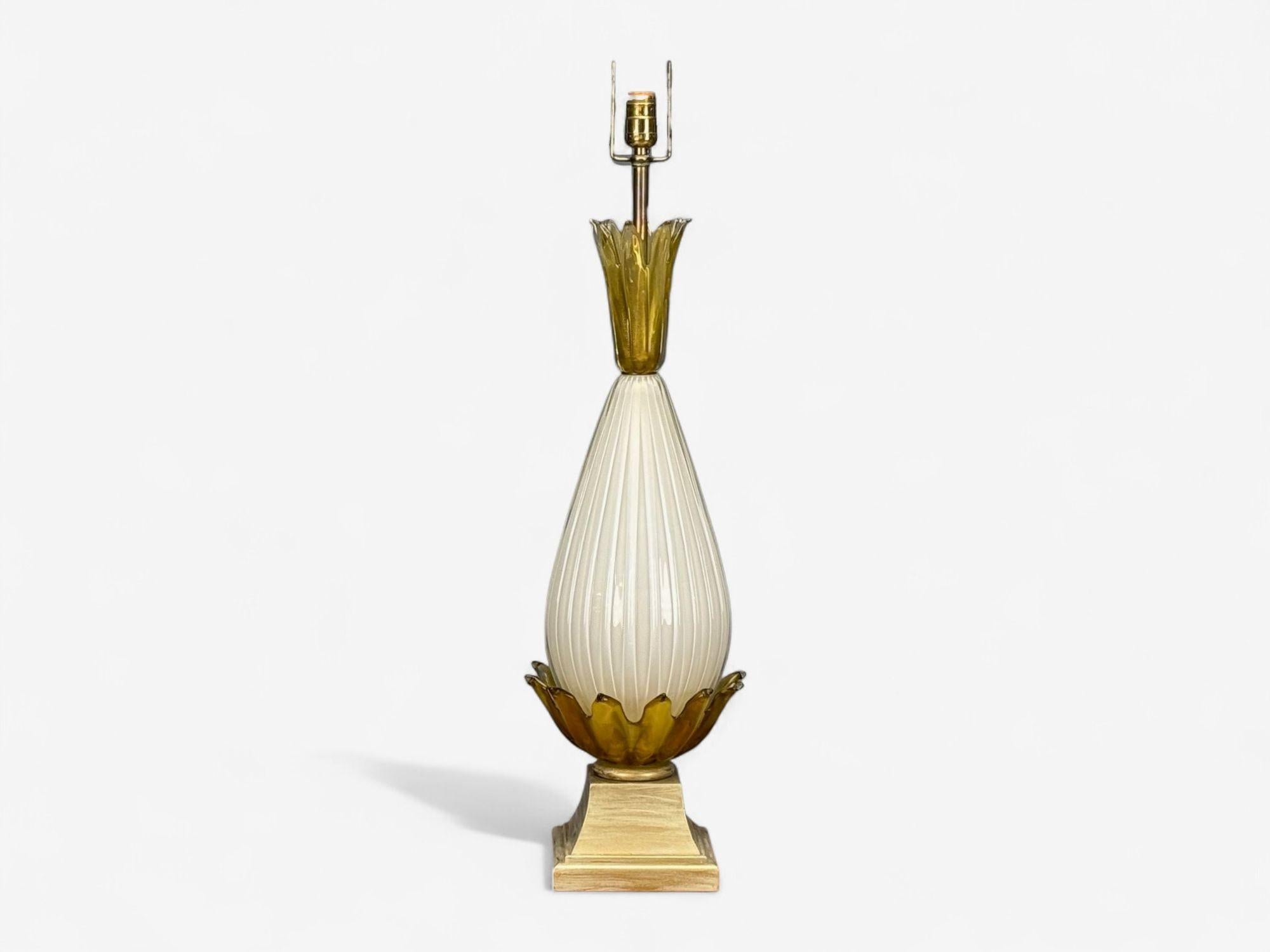 Moderna italiana, cristal de Murano, madera, lámparas de mesa grandes, Italia, años 40 en Bueno estado para la venta en Manhasset, NY