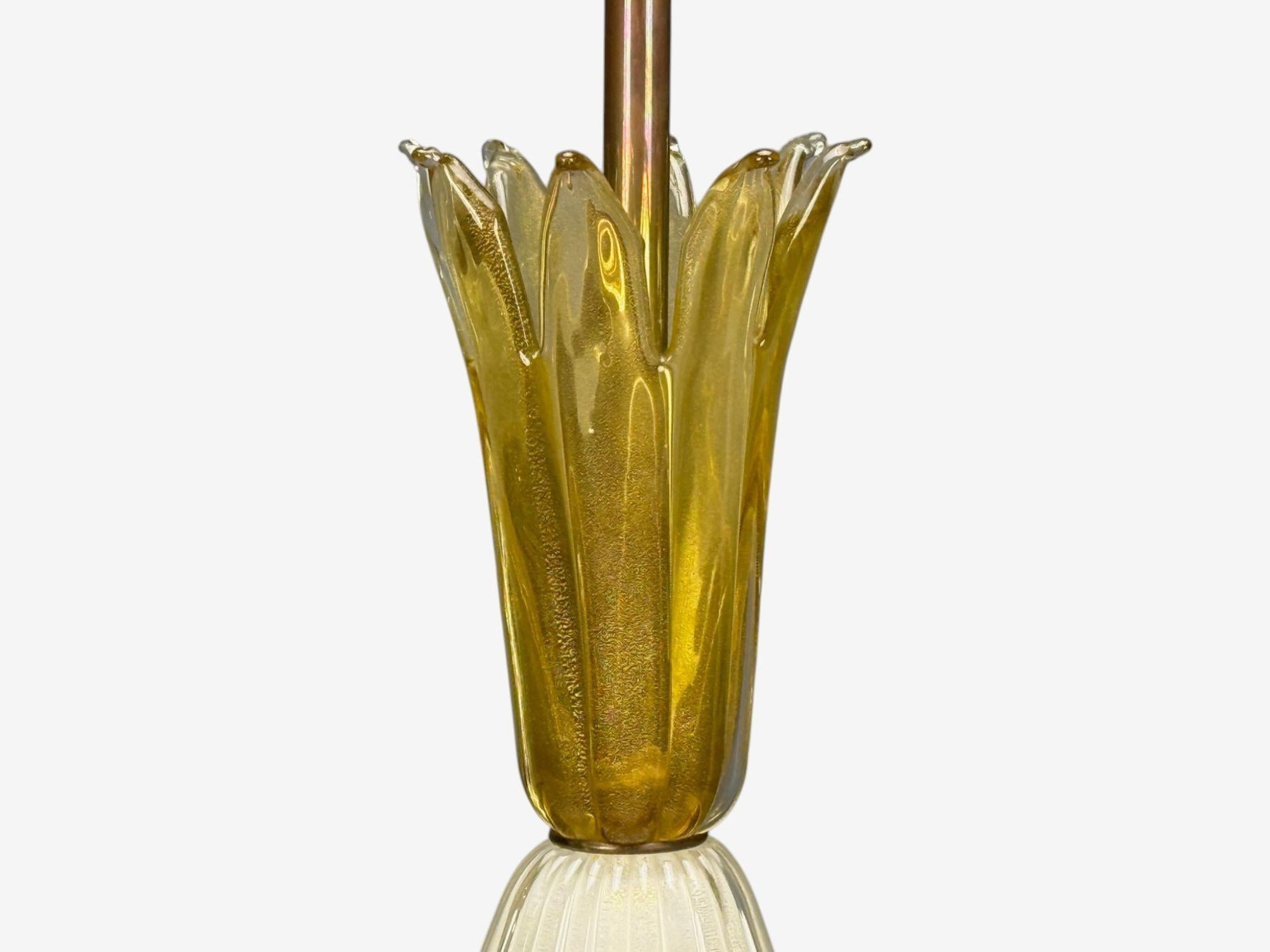 Moderna italiana, cristal de Murano, madera, lámparas de mesa grandes, Italia, años 40 mediados del siglo XX en venta