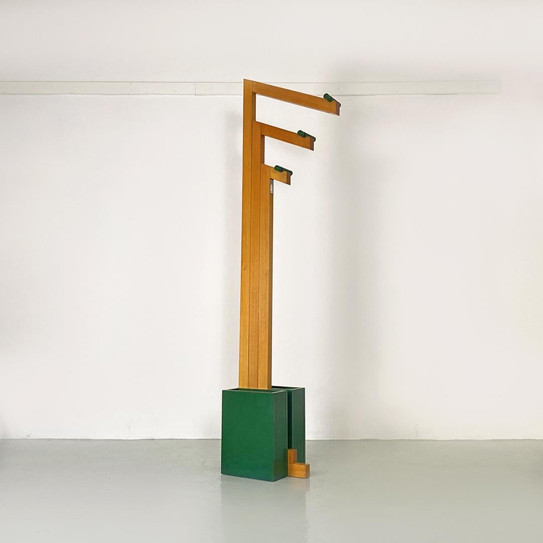 Italian Modern Natural and Green Wood Coat Stand with Umbrella Container, 1980s In Good Condition For Sale In MIlano, IT