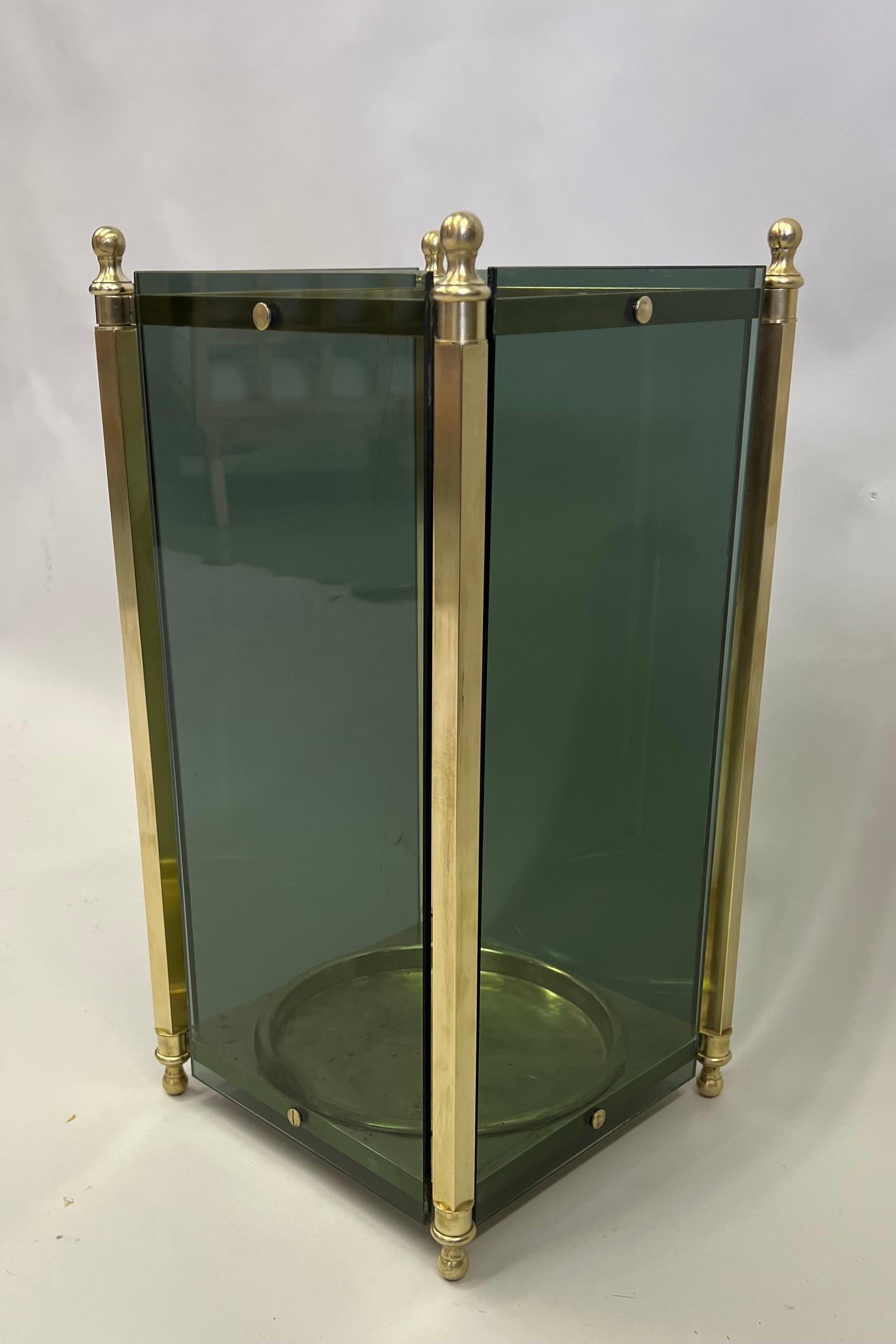 Italian Modern Neoclassical Brass & Green Glass Umbrella Stand by Fontana Arte In Good Condition For Sale In New York, NY