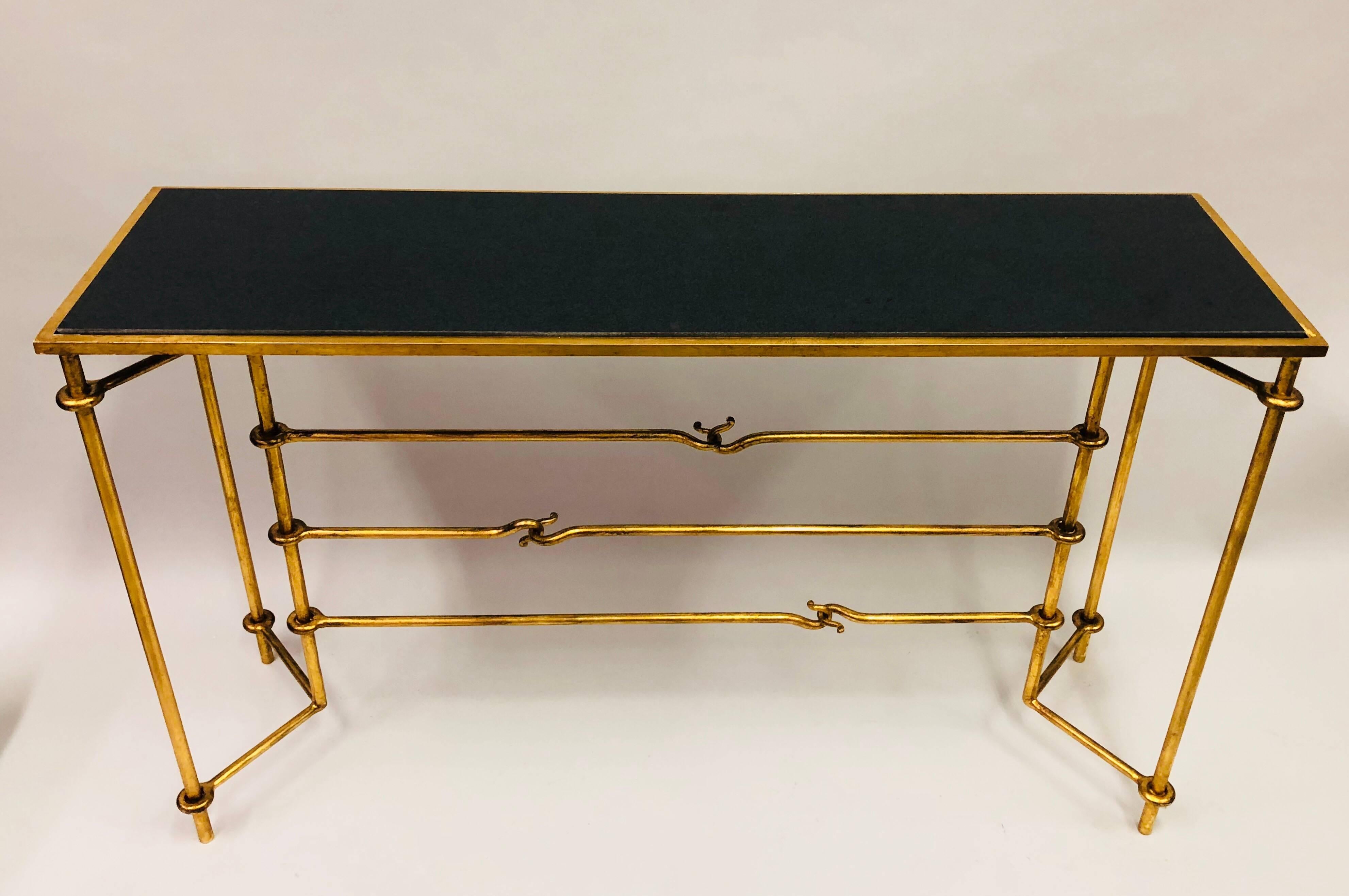 Italian midcentury, handwrought and hand-hammered gilt iron console or sofa table by the Florentine sculptor / designer, Giovanni Banci in the modern neoclassical spirit.

The table has bold lines with the gilt iron frame simulating a Classic