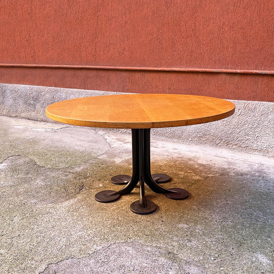 Late 20th Century Italian Modern Oak and Black Metal Round Table by Tobia Scarpa for Unifor, 1980s