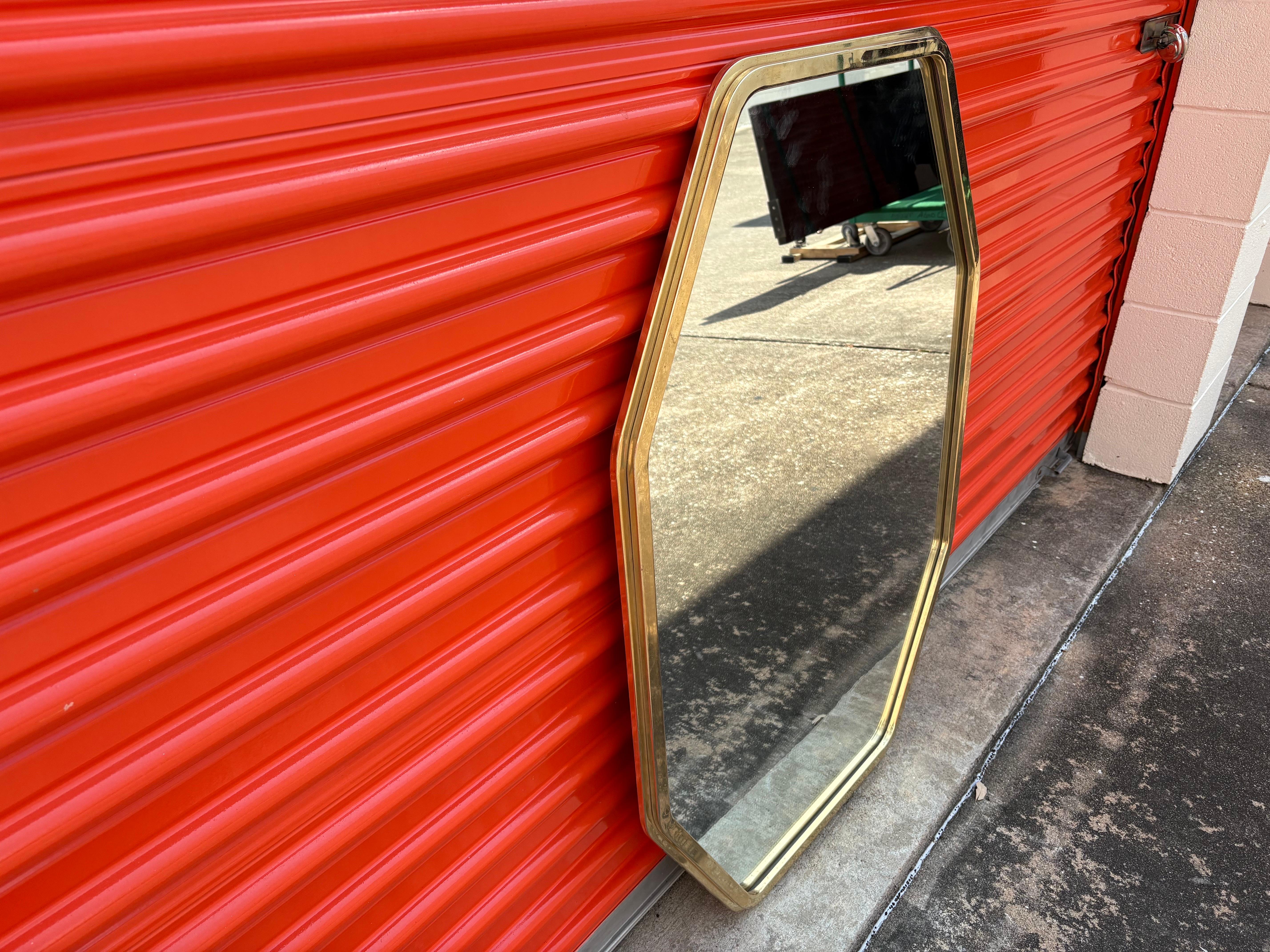 Miroir octogonal moderne italien en laiton en vente 3