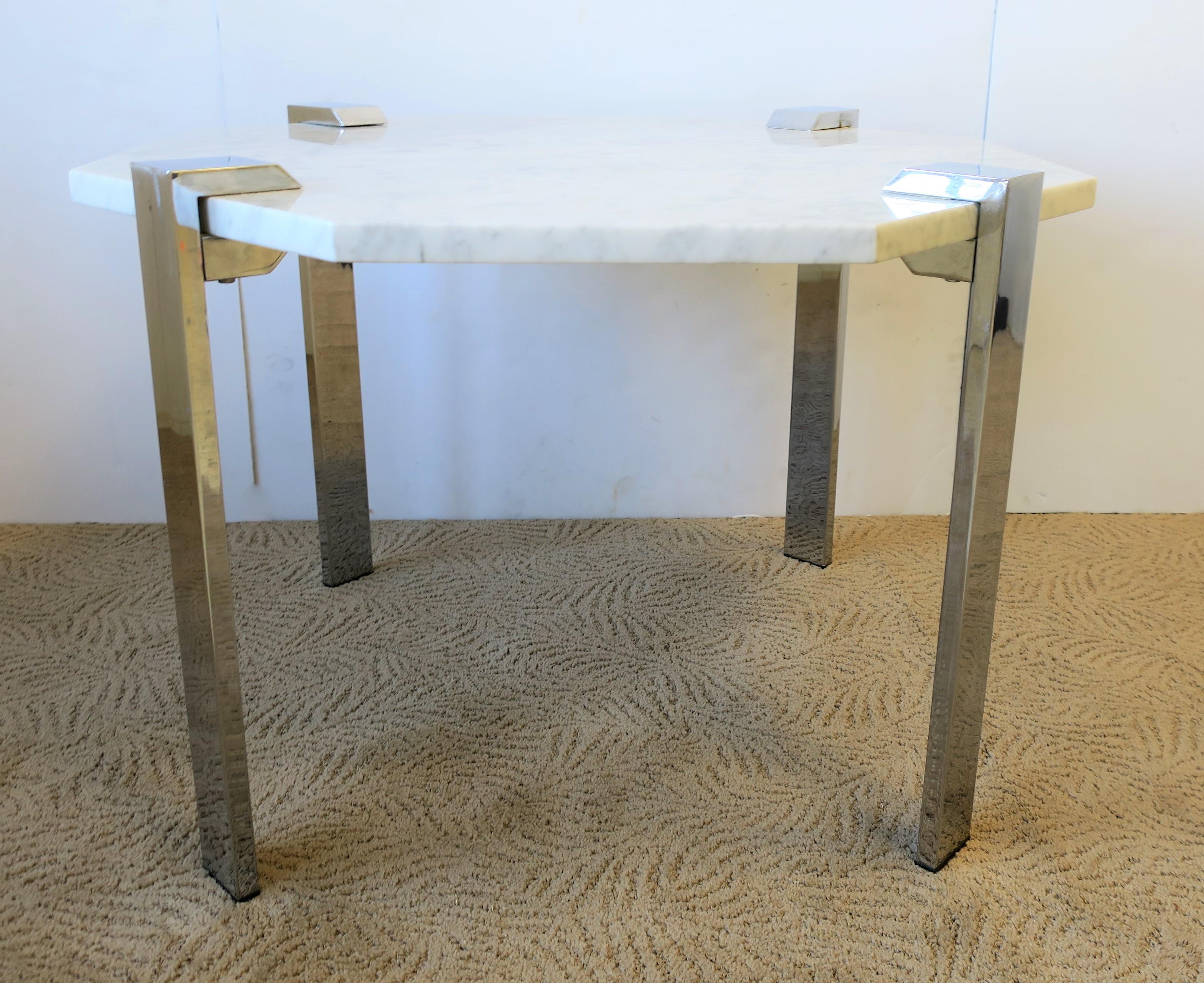 Achteckiger italienischer moderner Tisch aus weißem Carrara-Marmor und Chrom, 1970er Jahre  im Angebot 11
