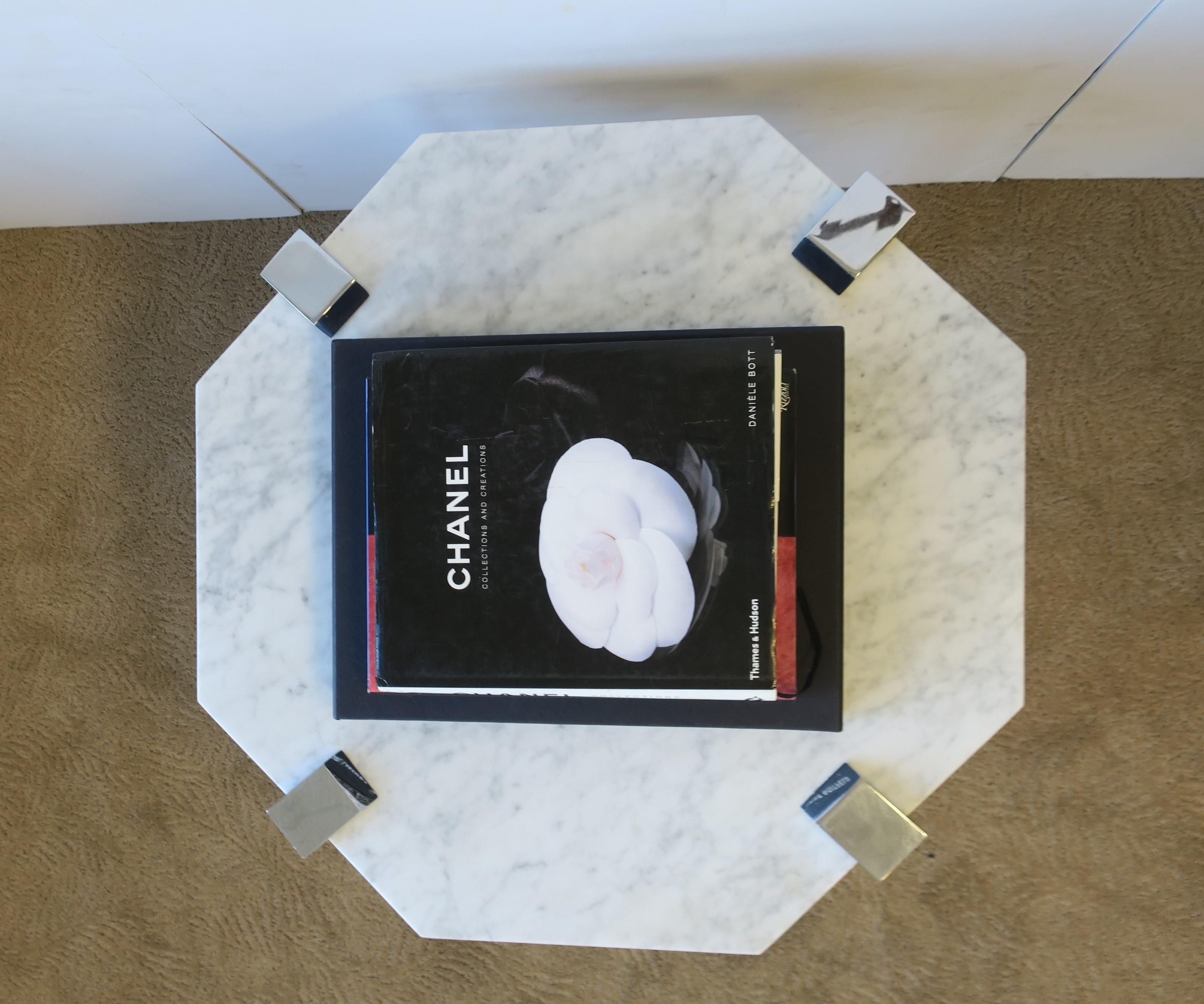 Achteckiger italienischer moderner Tisch aus weißem Carrara-Marmor und Chrom, 1970er Jahre im Angebot 12