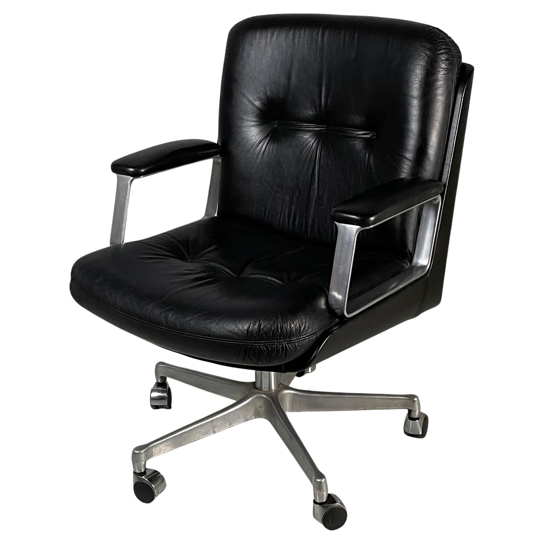 Italian modern office armchair in black leather and metal, 1980s