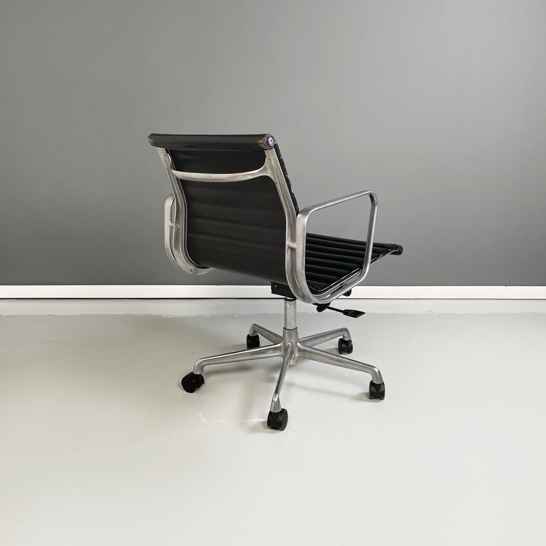 Late 20th Century Italian Modern Office Chair Ea-117 Aluminum Group by Charles Ray Eames ICF, 1970