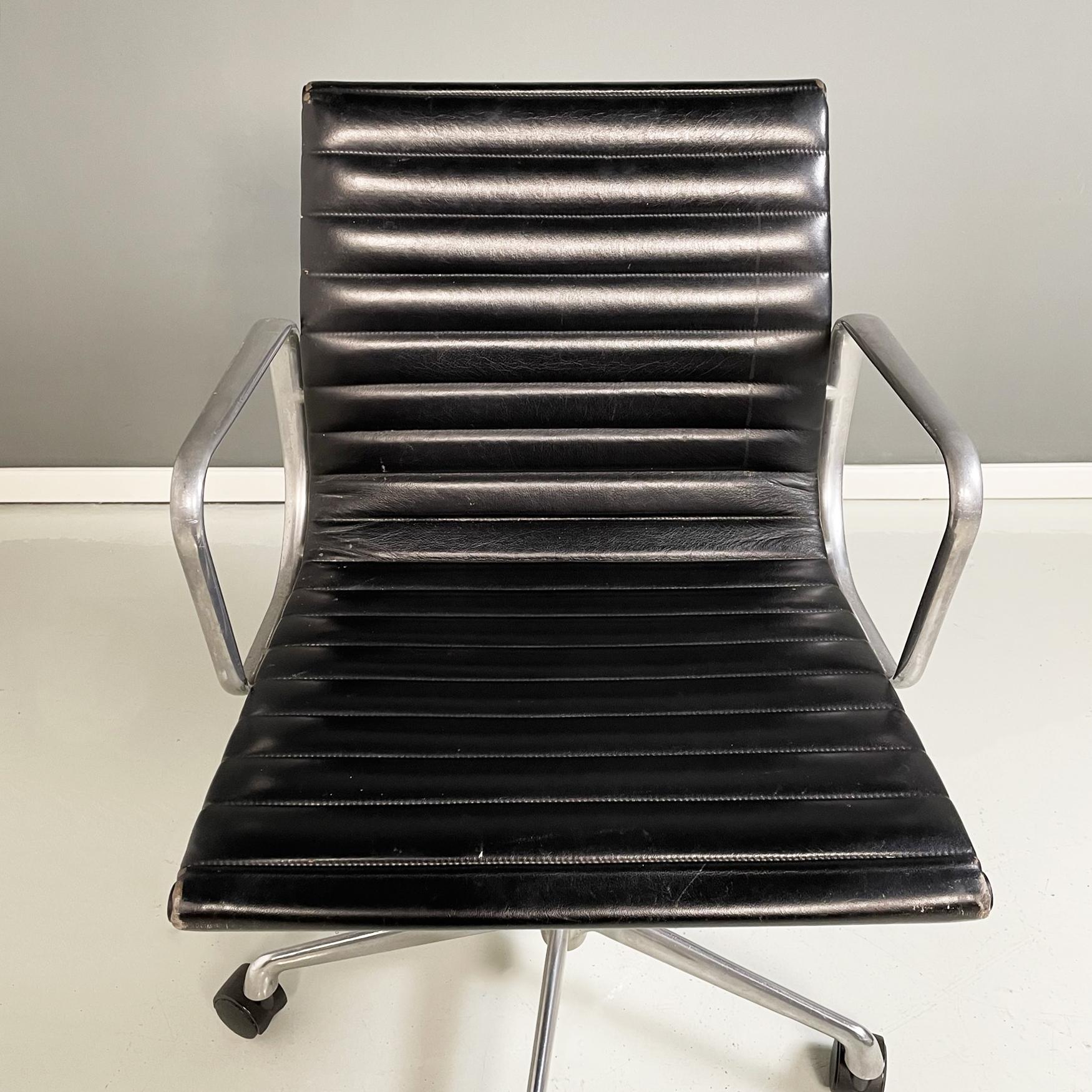 Aluminium Chaise de bureau moderne italienne Ea-117 Aluminum Group par Charles Ray Eames ICF, 1970