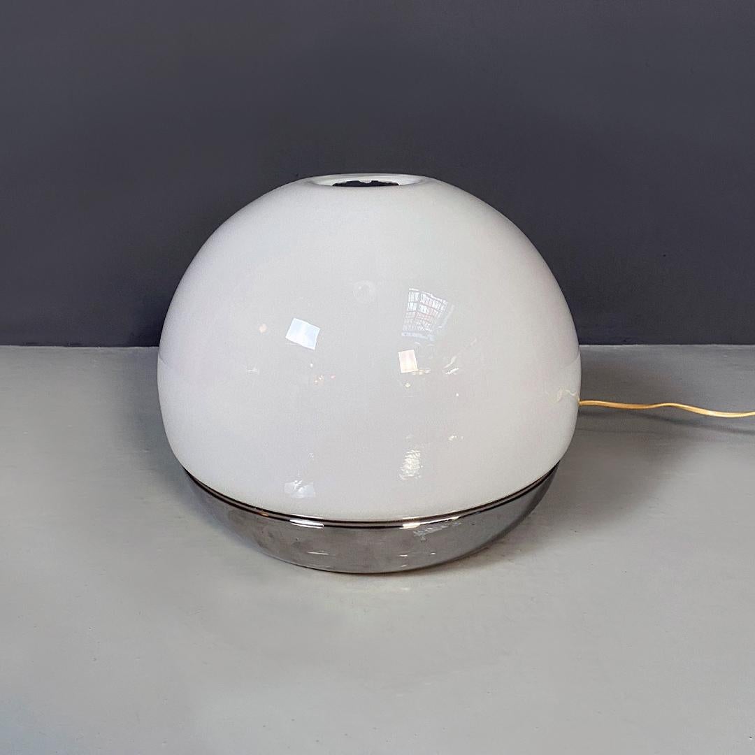 Modern Italian modern opal glass and metal table lamp by Reggiani Illuminazione, 1970s For Sale