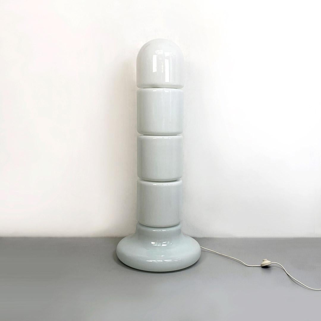 Italian Modern Opaline Glass Zea Floor Lamp by by Salocchi for Lumenform, 1970s In Good Condition For Sale In MIlano, IT