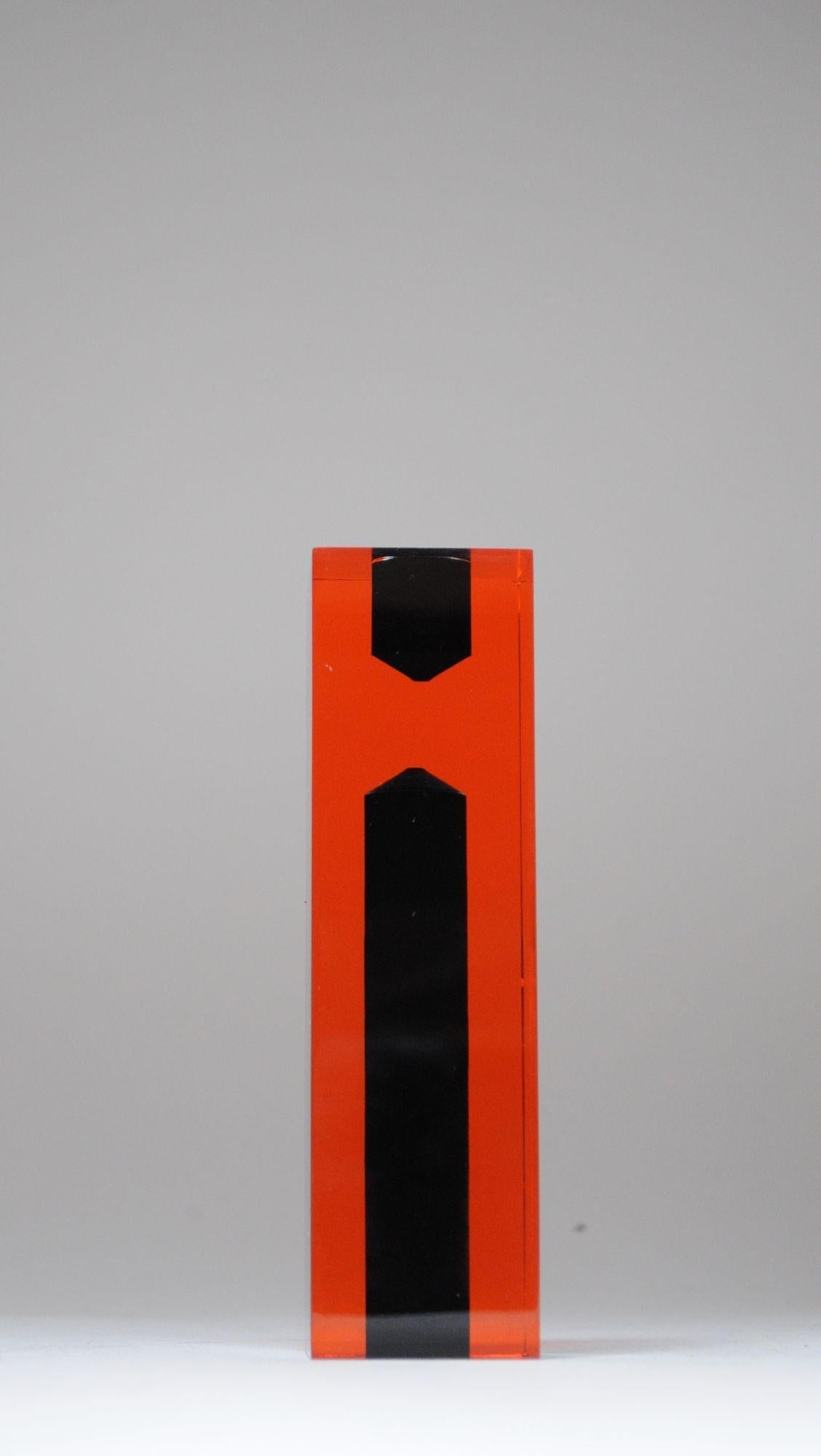 Solifloro / Jarrón de capullos de lucita naranja y negro moderno italiano según Luigi Massoni en venta 9