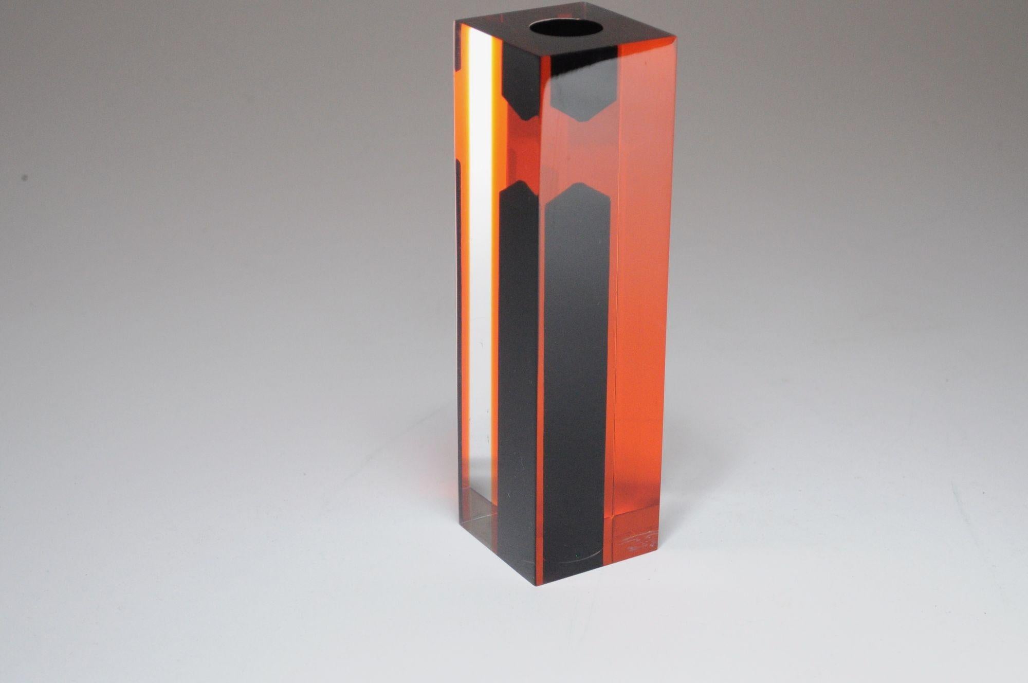 Solifloro / Jarrón de capullos de lucita naranja y negro moderno italiano según Luigi Massoni Italiano en venta