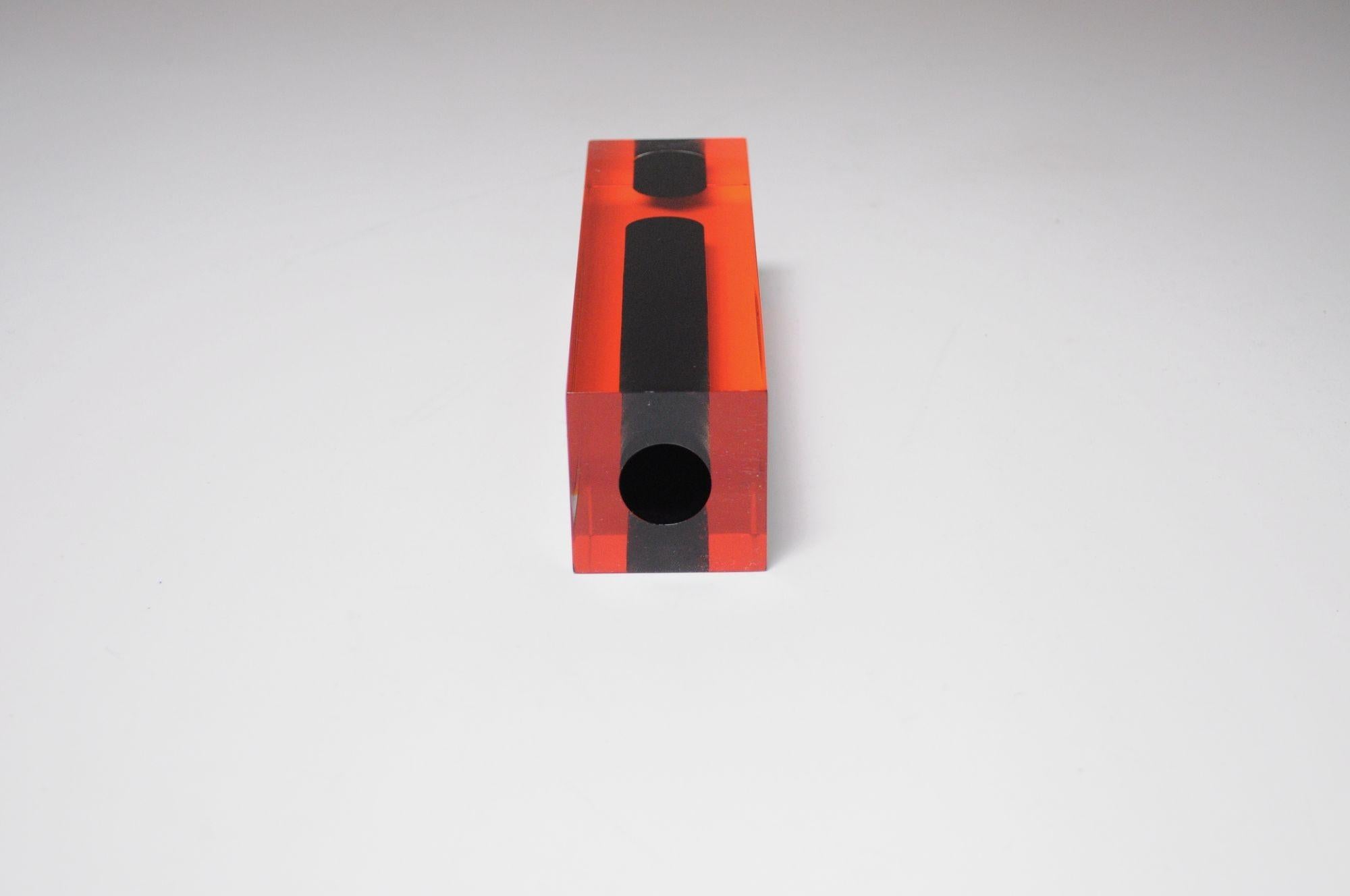 Solifloro / Jarrón de capullos de lucita naranja y negro moderno italiano según Luigi Massoni finales del siglo XX en venta
